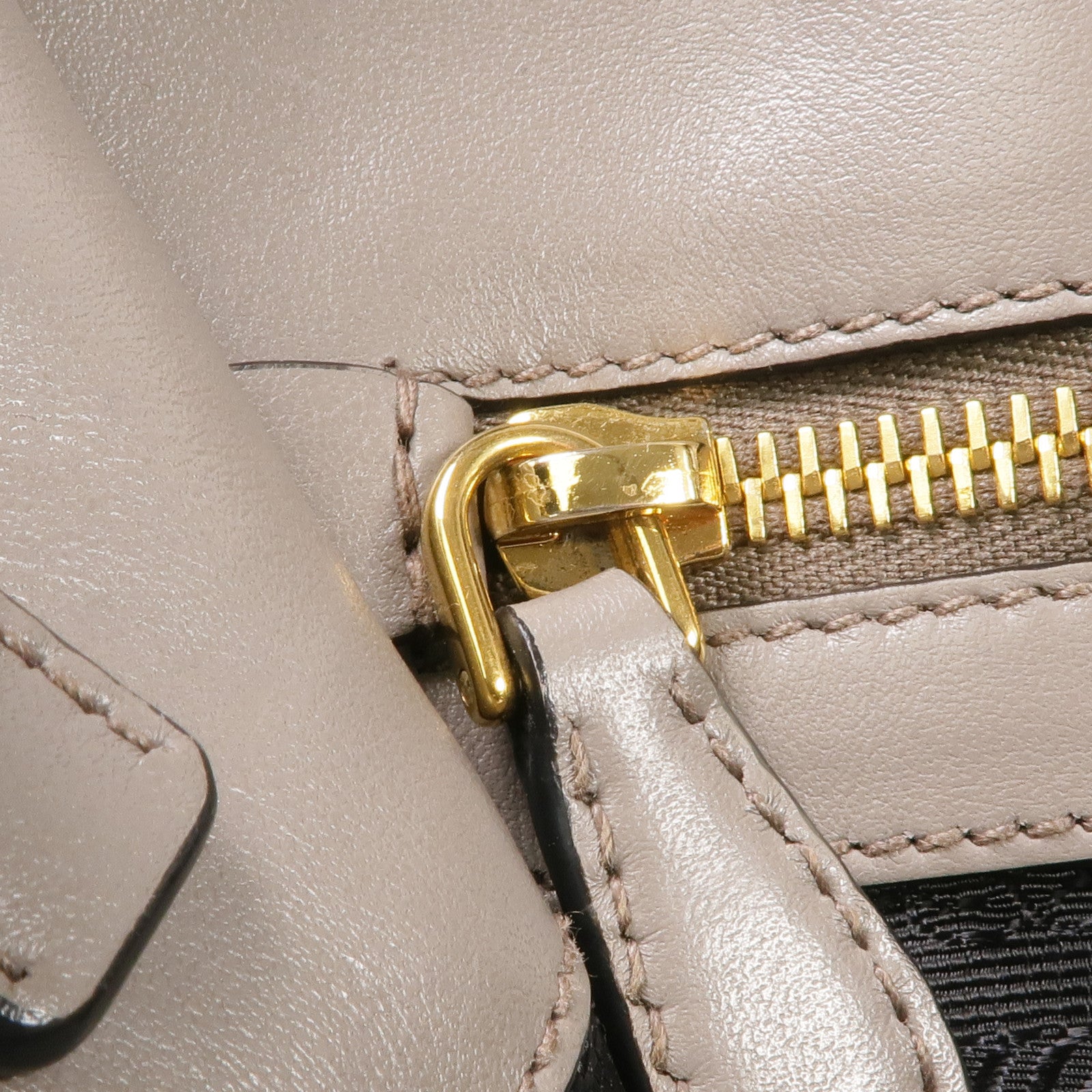 PRADA Saffiano皮革2Way Shoulder Bag金扣手挽肩背兩用袋