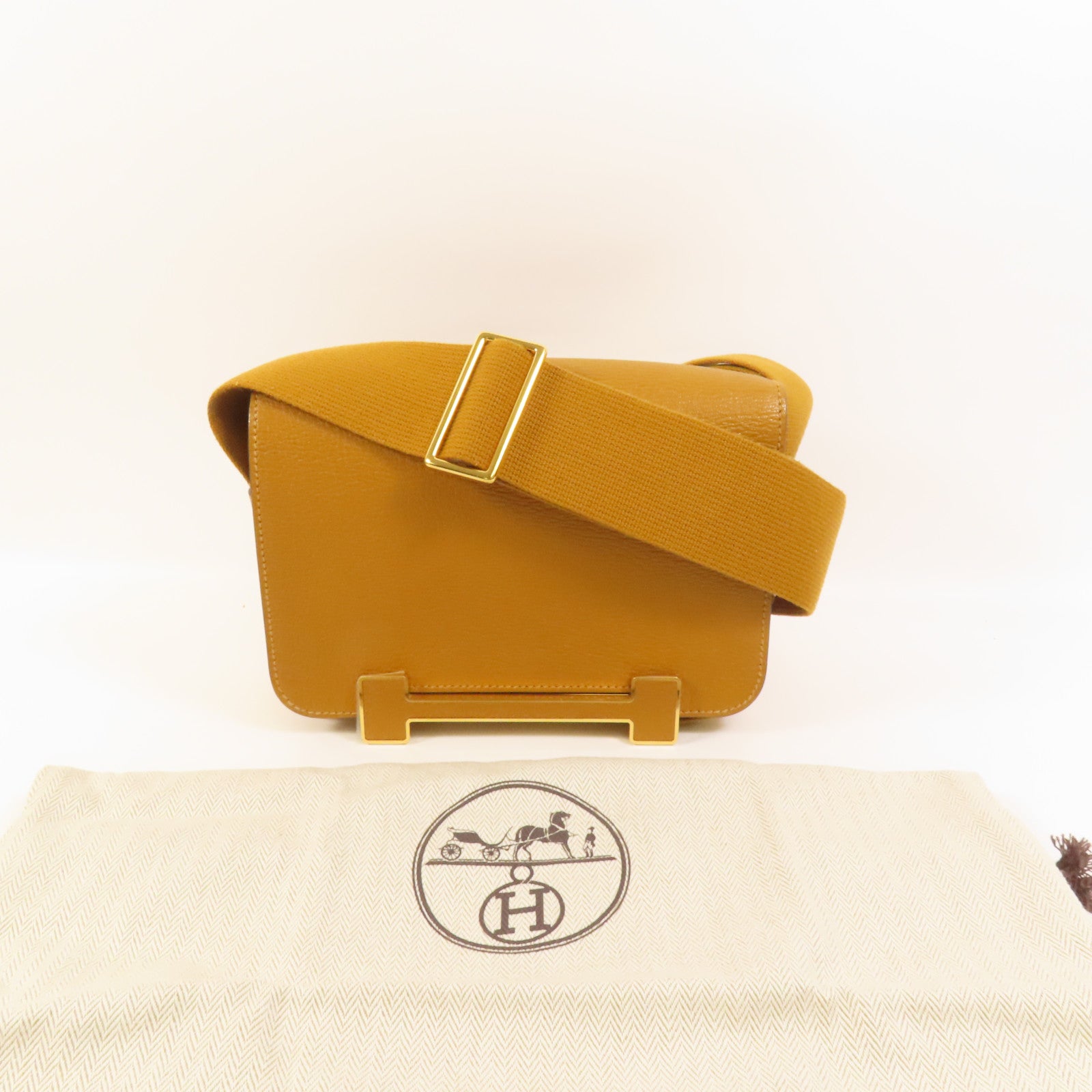 HERMES Chevre皮革Geta金扣肩背袋Caramel