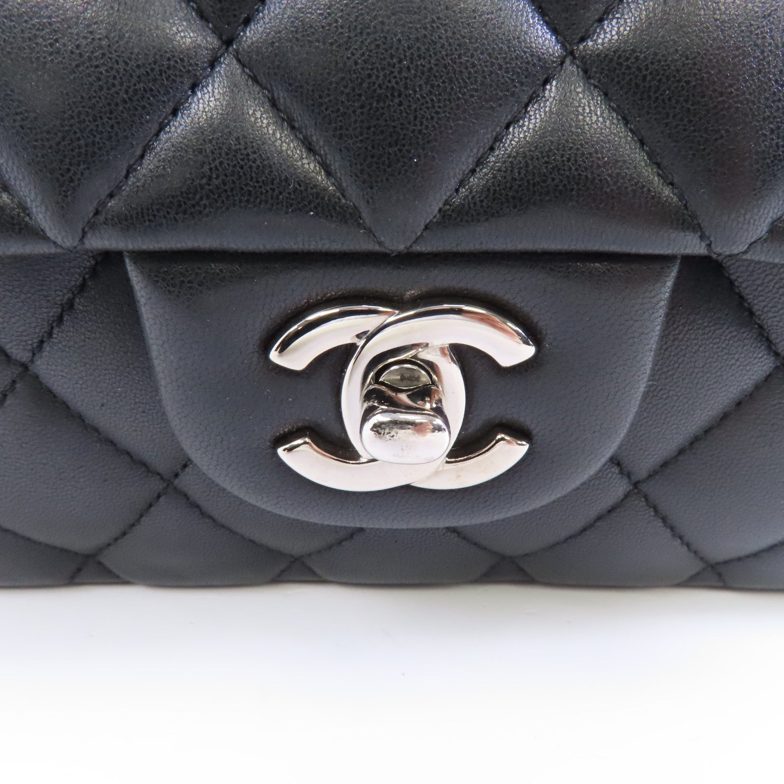 CHANEL 菱格羊皮皮革Classic Flap 25銀扣鏈帶肩背袋黑色