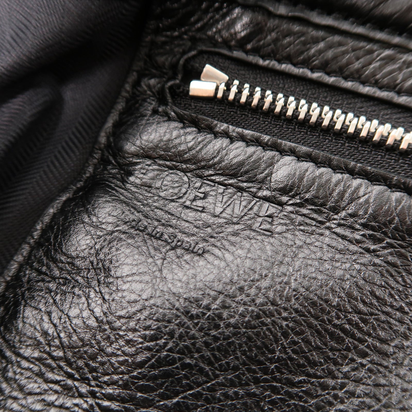 LOEWE 牛皮皮革Fold Shopper銀扣肩背袋黑色