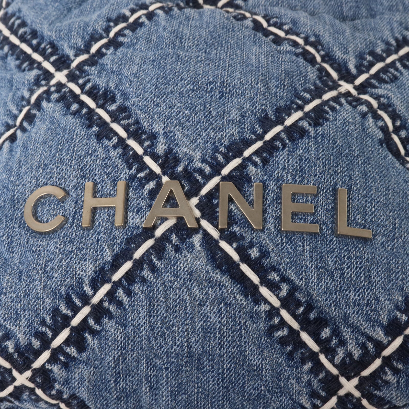 CHANEL 牛仔布Chanel 22 Mini鏈帶肩背袋