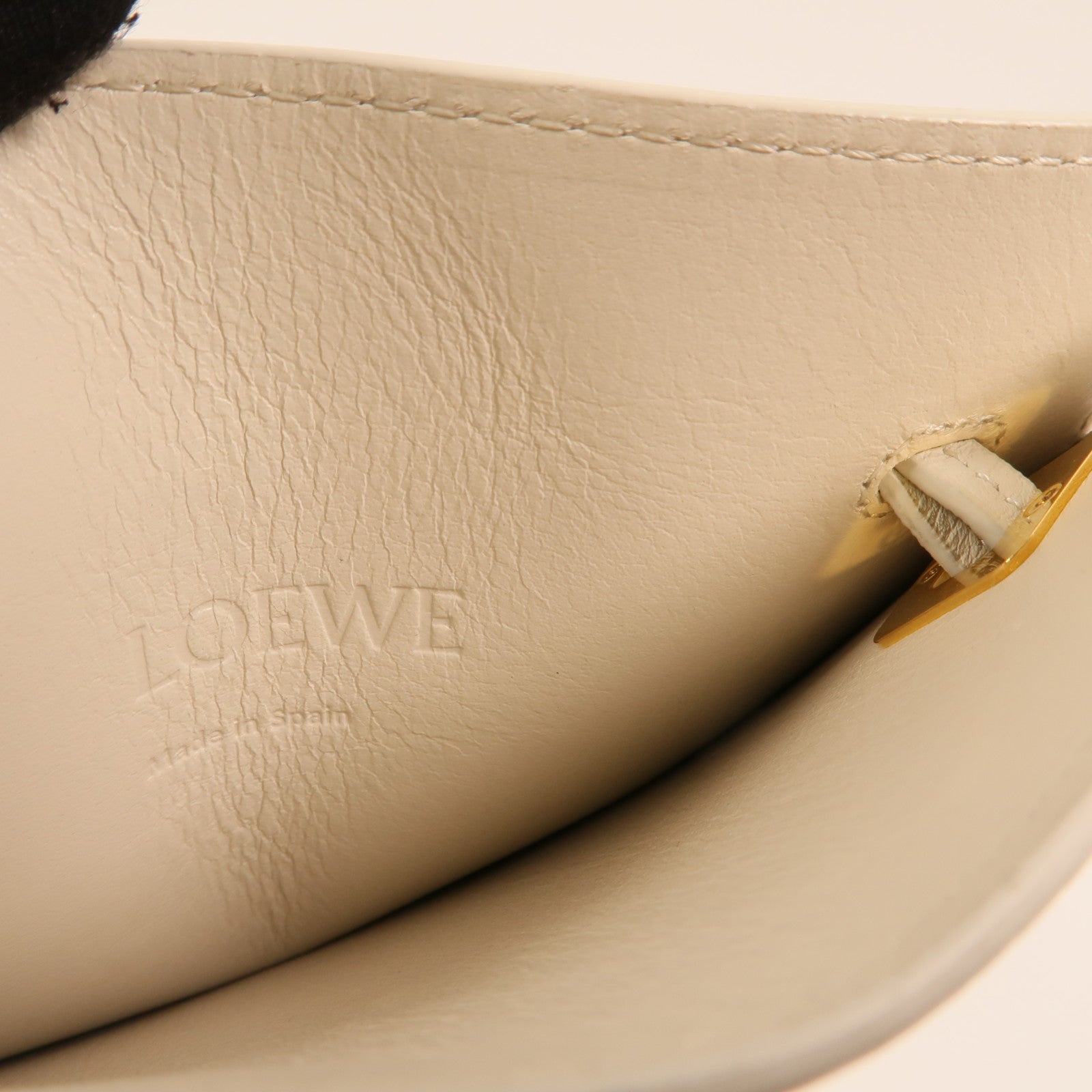 LOEWE 牛皮皮革Dice Pocket金扣肩背袋