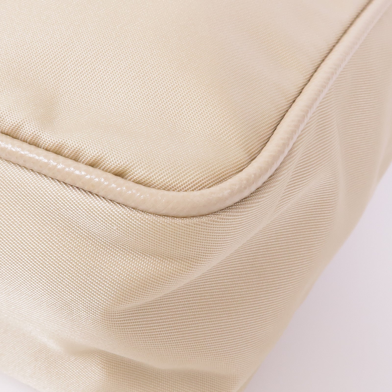 PRADA 尼龍Shoulder Bag銀扣肩背袋