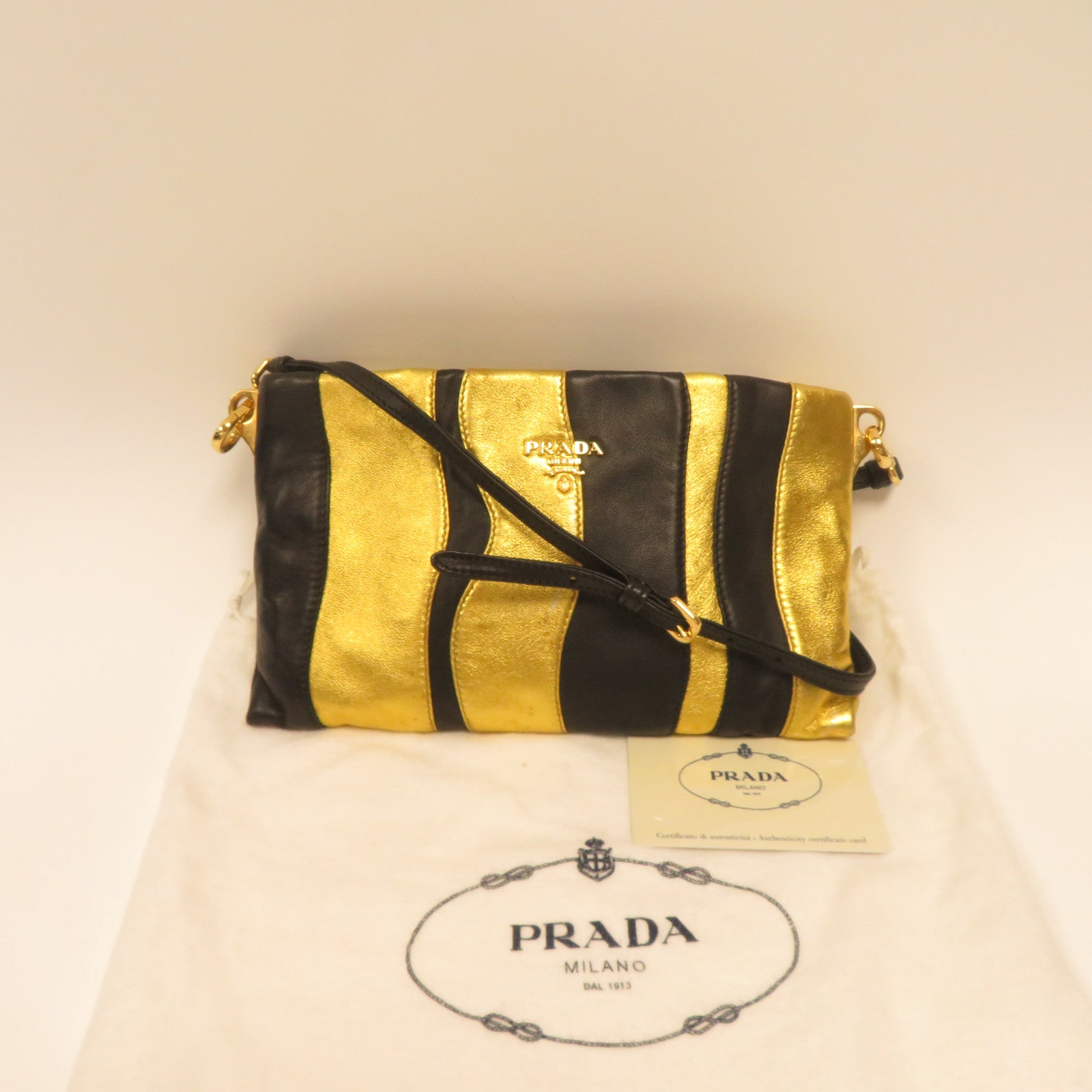 PRADA 【激減優惠】羊皮皮革Shoulder Bag金扣肩背袋黑色/金色