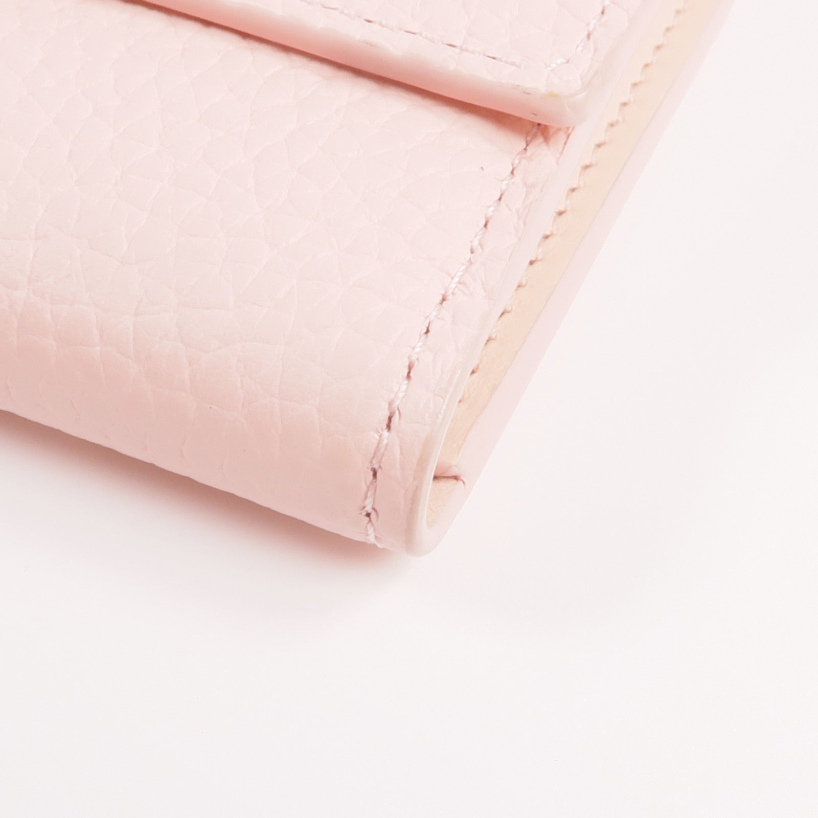 LOUIS VUITTON Taurillon皮革Capucines Compact Wallet金扣錢包