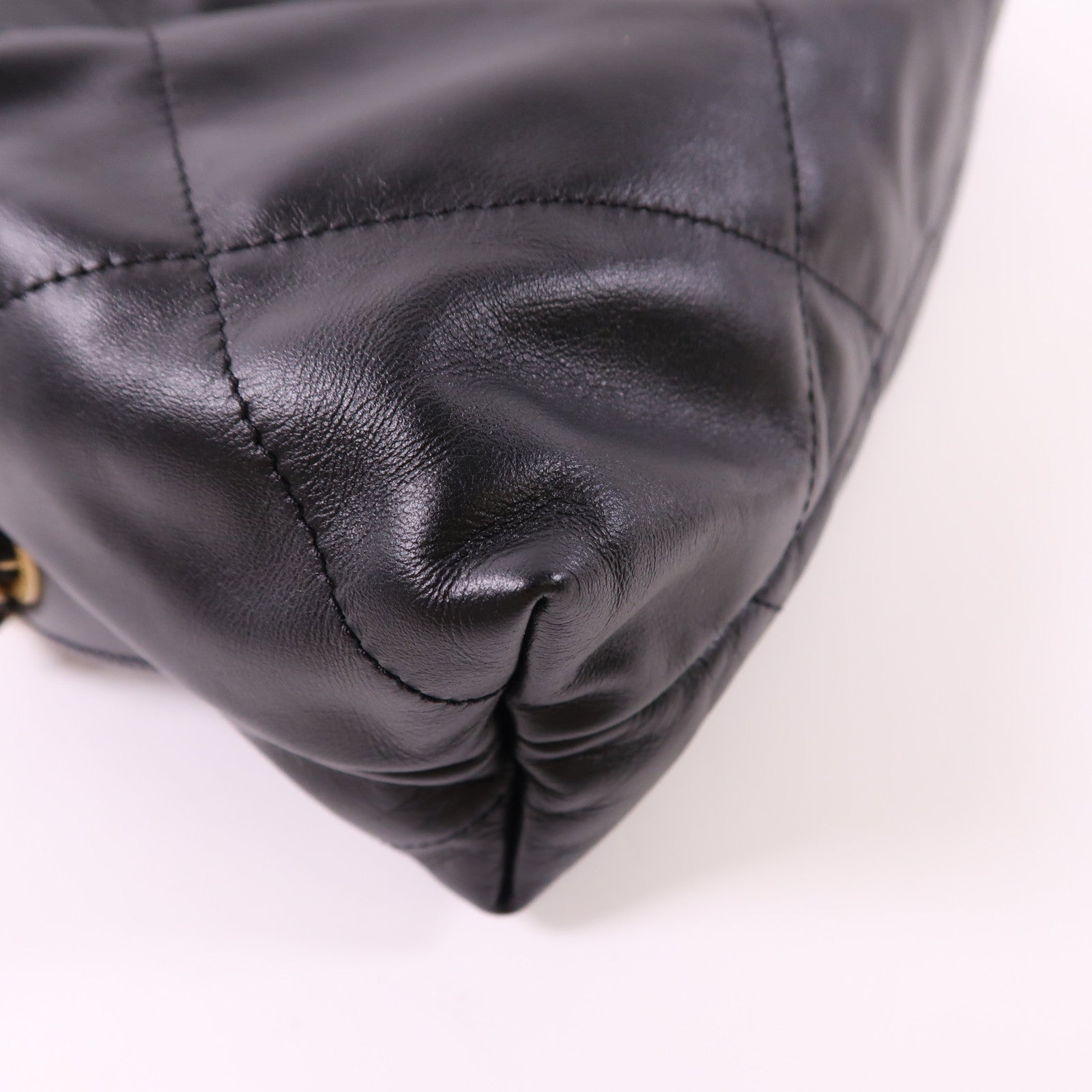 CHANEL 羊皮皮革C22 BackPack金扣鏈帶背包