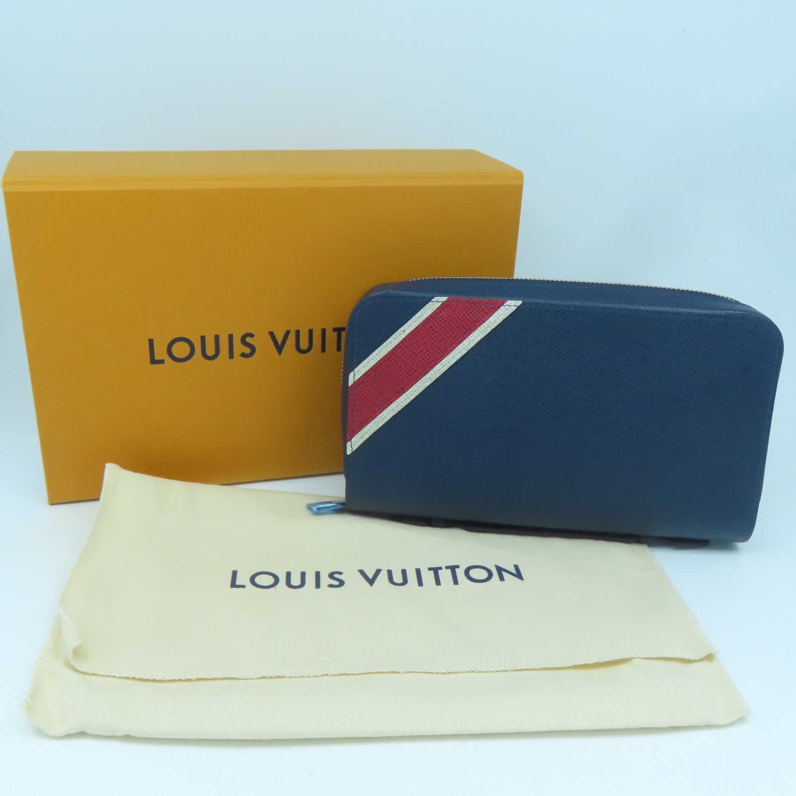 LOUIS VUITTON 【激減優惠】Taiga皮革Zippy XL銀扣手挽袋藍色