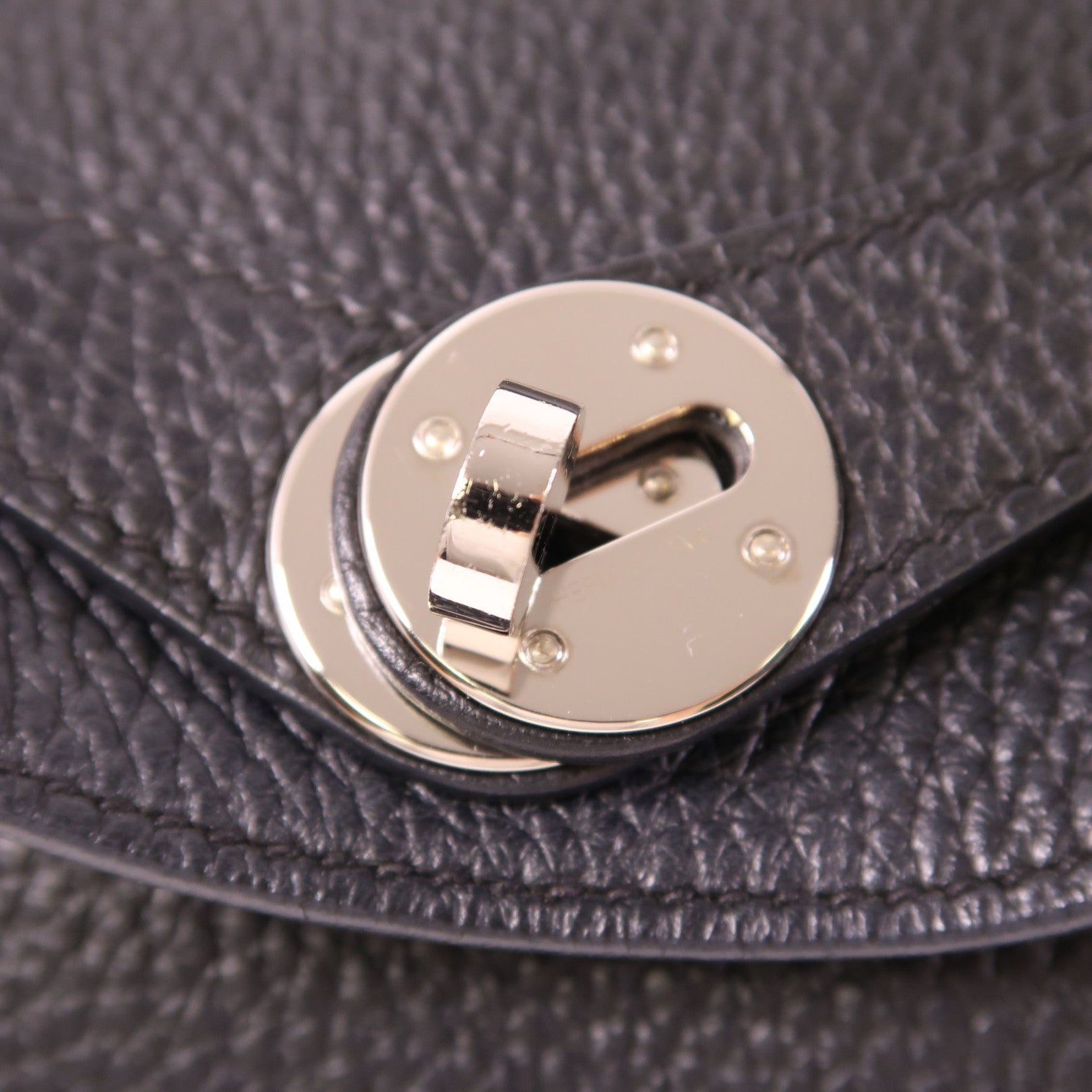 HERMES Clemence皮革Lindy 26銀扣手挽肩背兩用袋Bleu Nuit