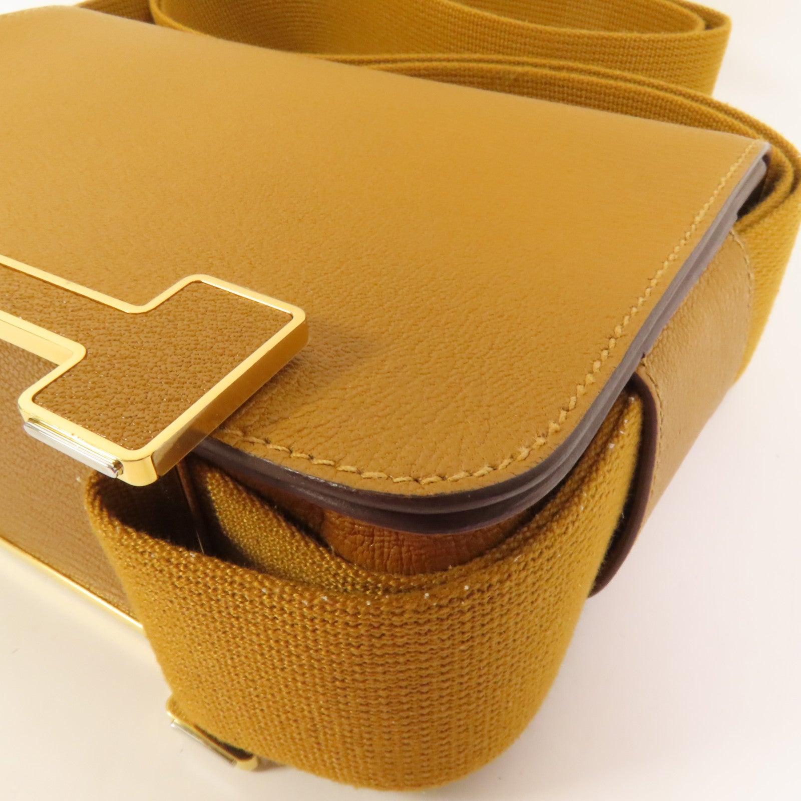 HERMES Chevre皮革Geta金扣肩背袋Caramel