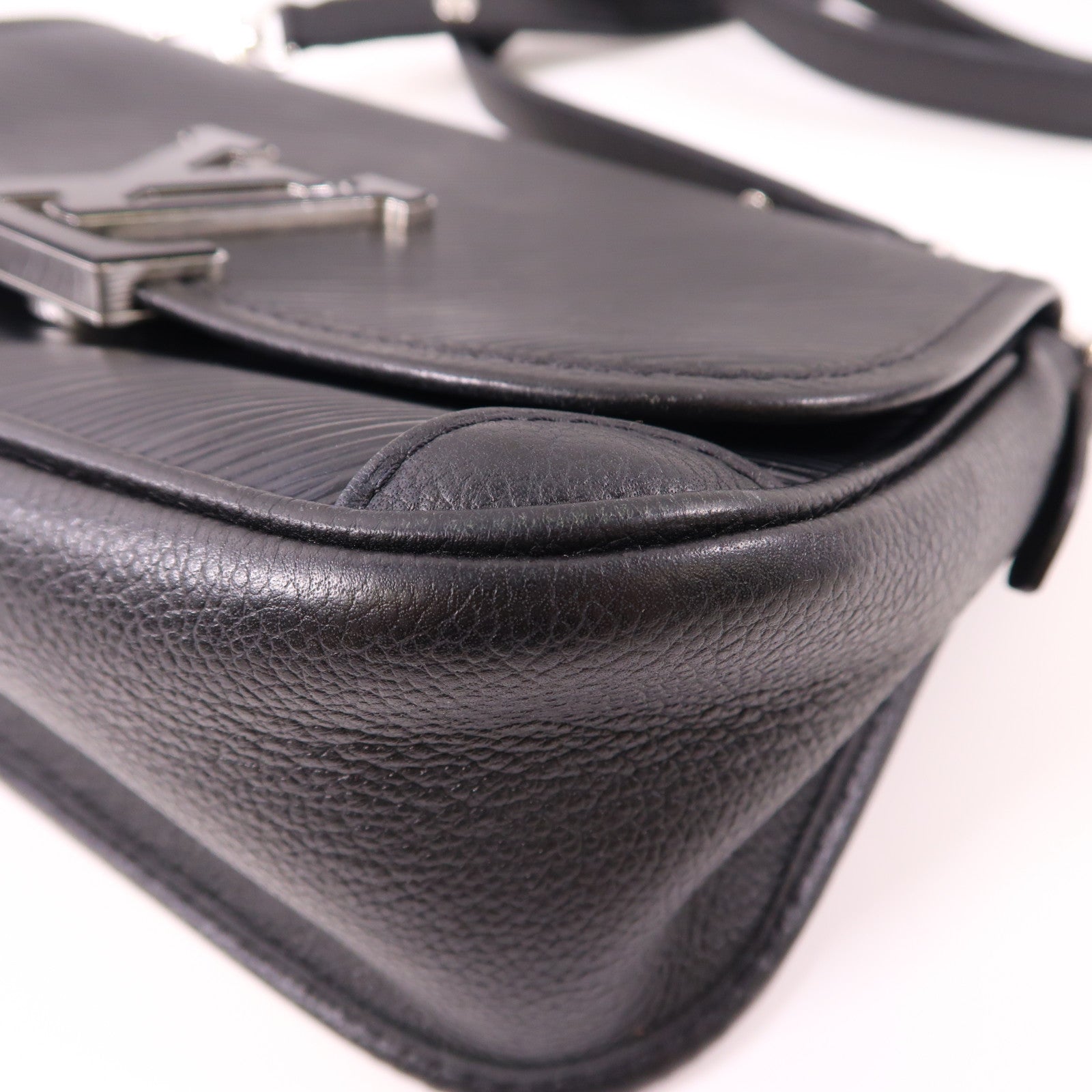 LOUIS VUITTON Epi Buci銀扣肩背袋