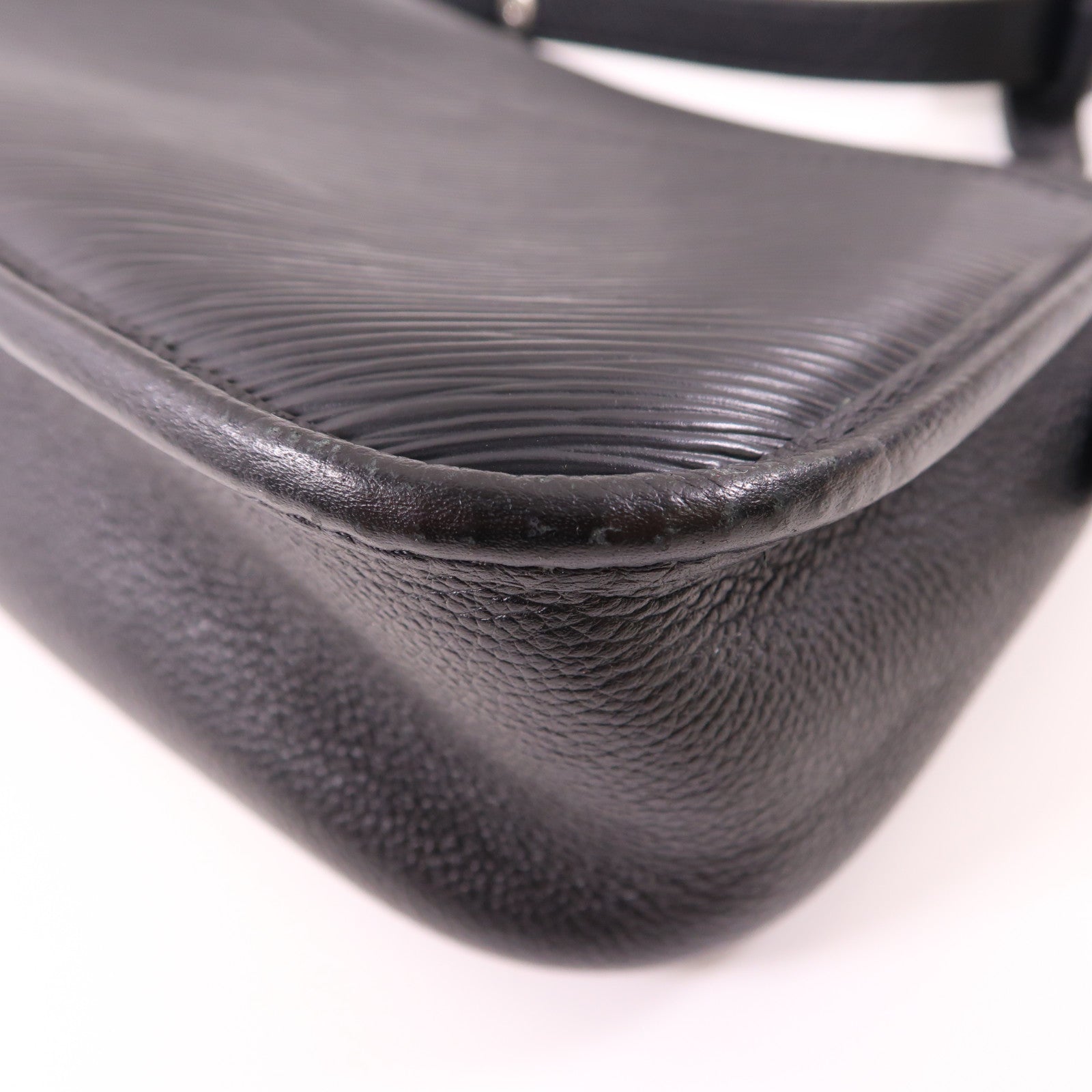 LOUIS VUITTON Epi Buci銀扣肩背袋