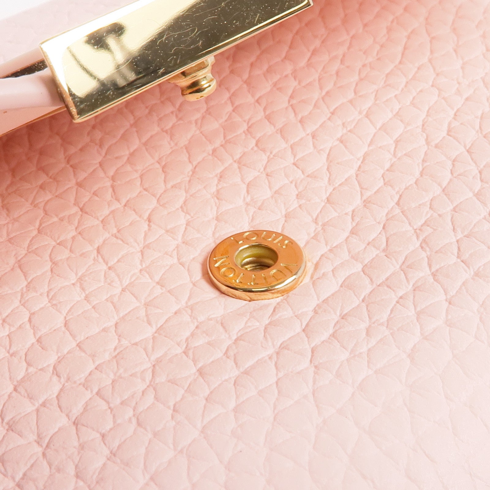 LOUIS VUITTON 【激減優惠】Taurillon皮革Capucines Compact Wallet金扣錢包