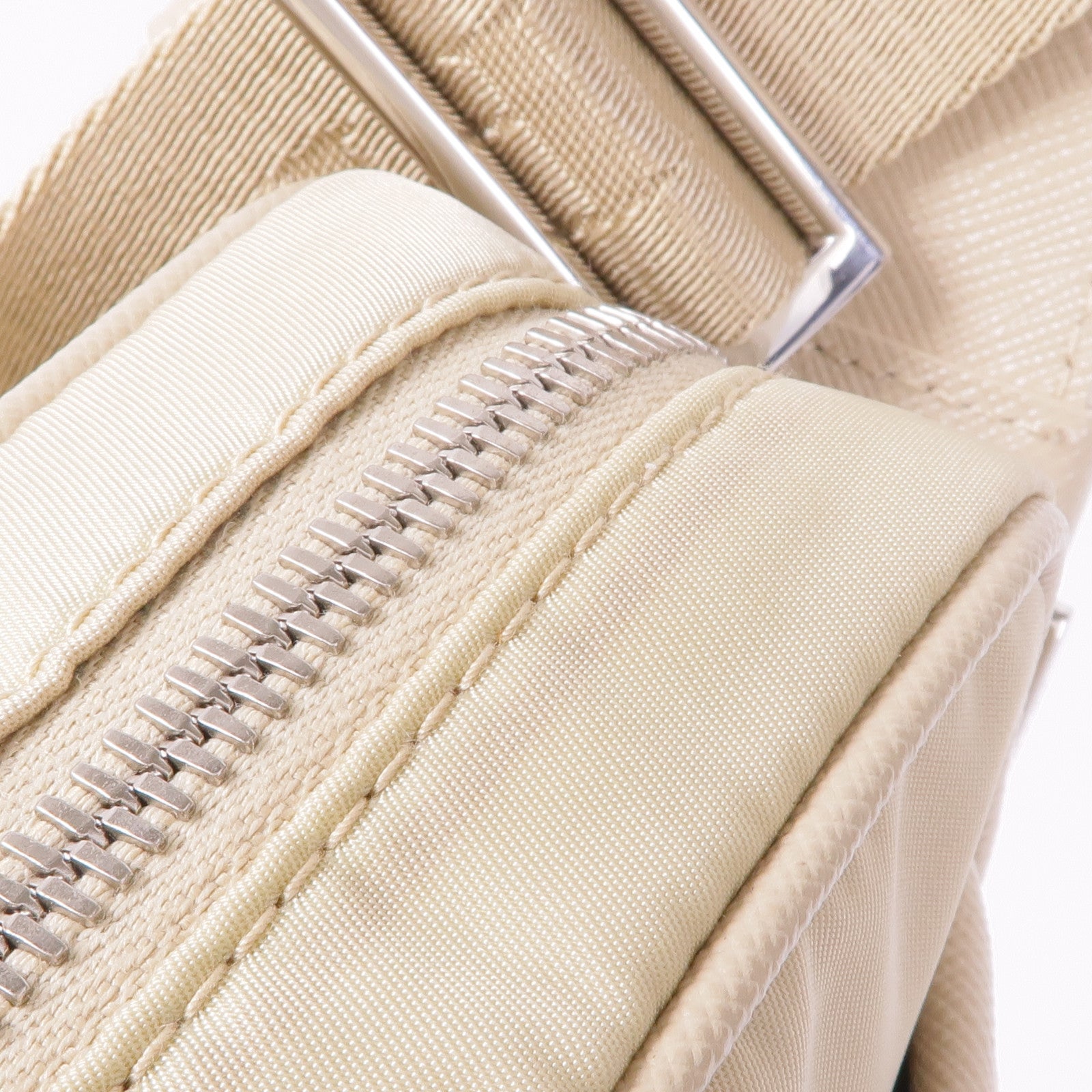 PRADA 尼龍Shoulder Bag銀扣肩背袋