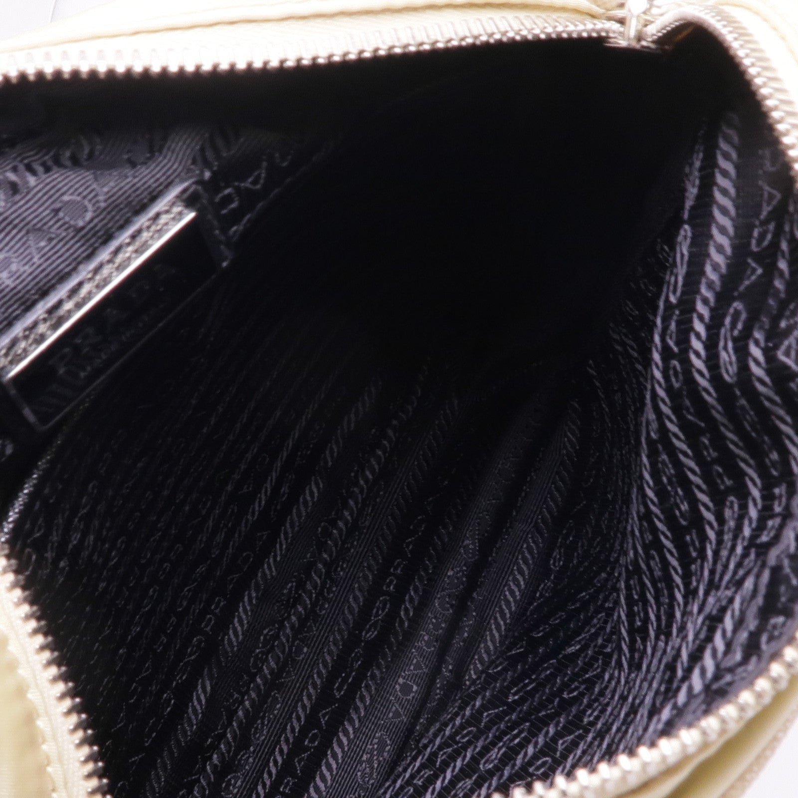 PRADA 尼龍Shoulder Bag銀扣肩背袋