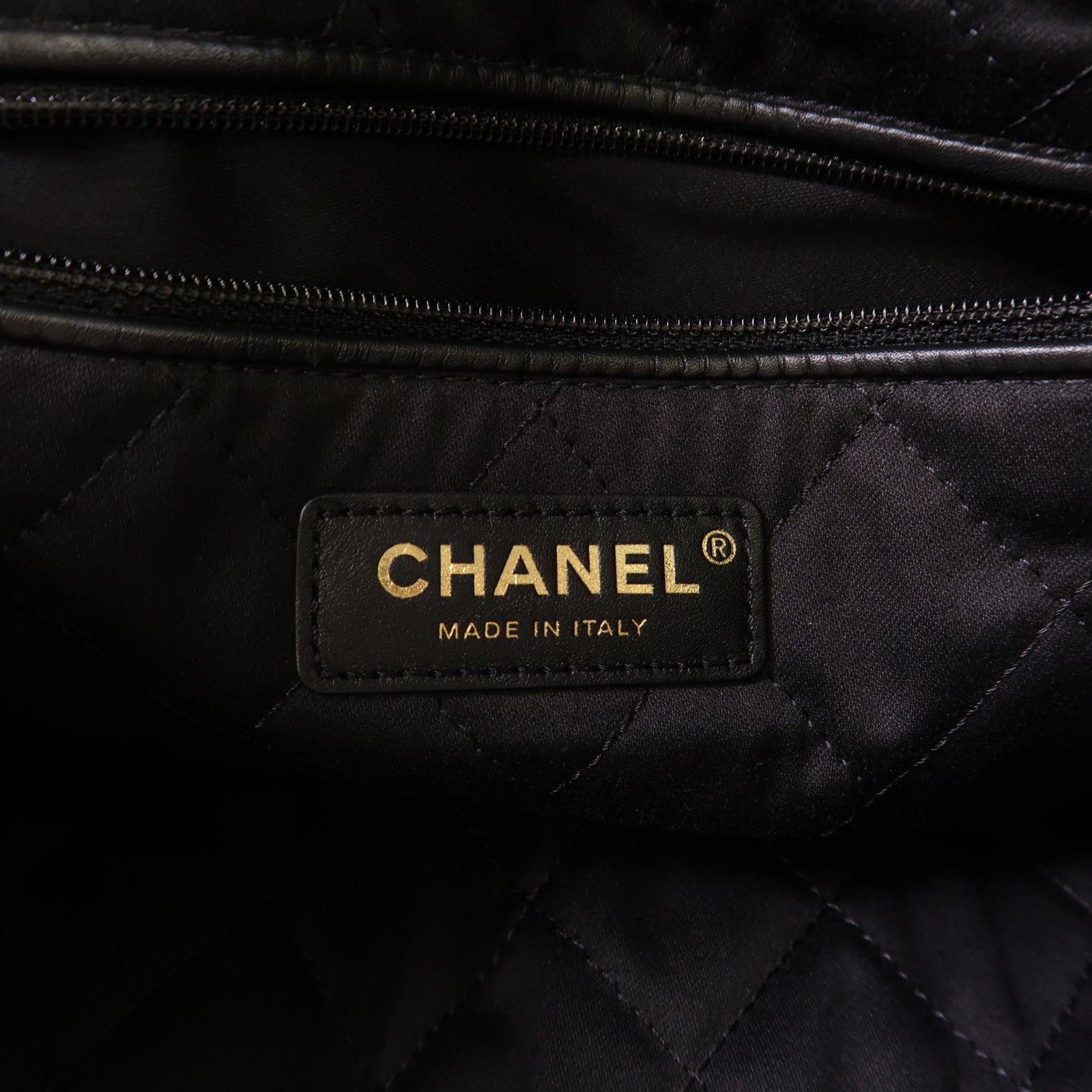 CHANEL 羊皮皮革C22 BackPack金扣鏈帶背包