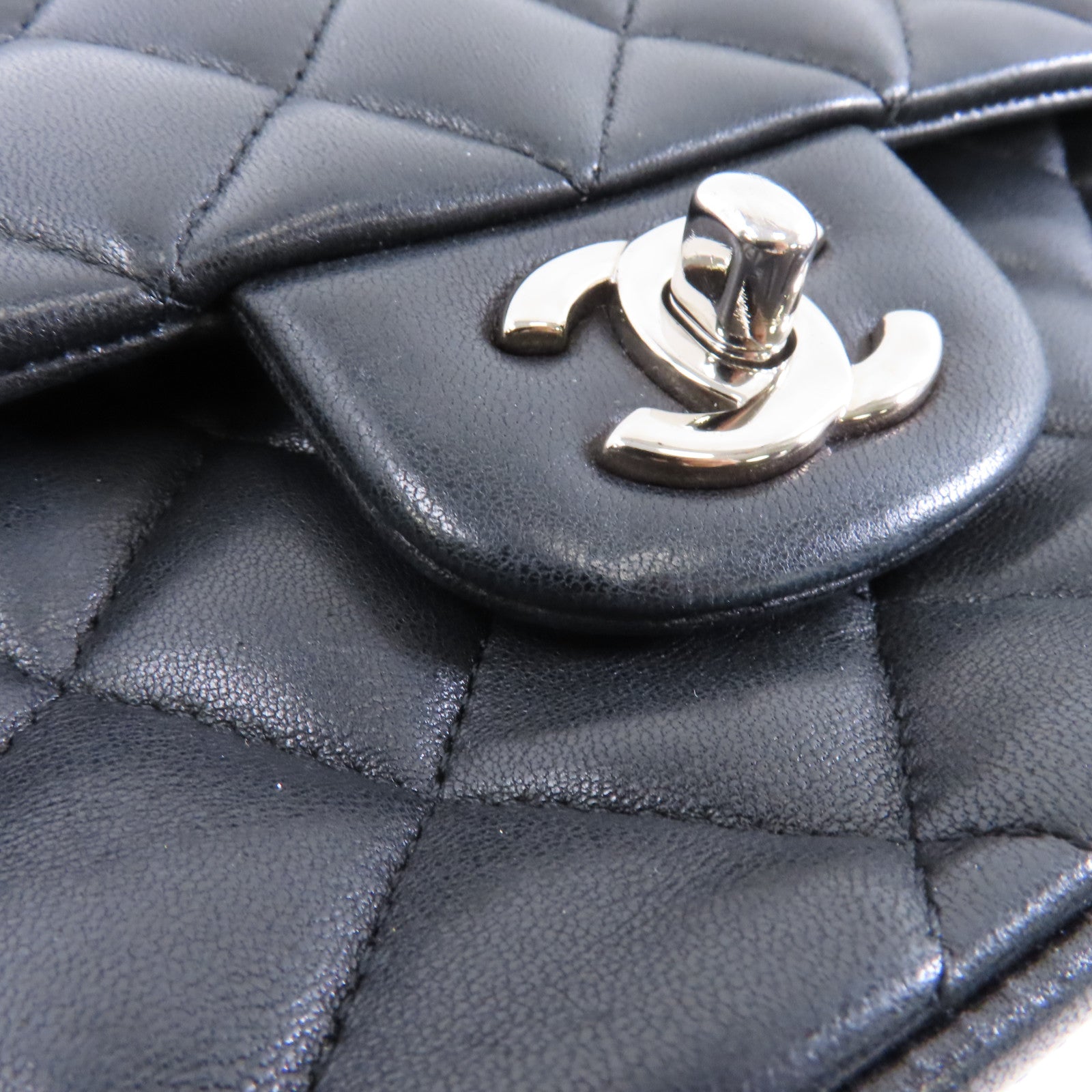 CHANEL 菱格羊皮皮革Classic Flap 25銀扣鏈帶肩背袋黑色