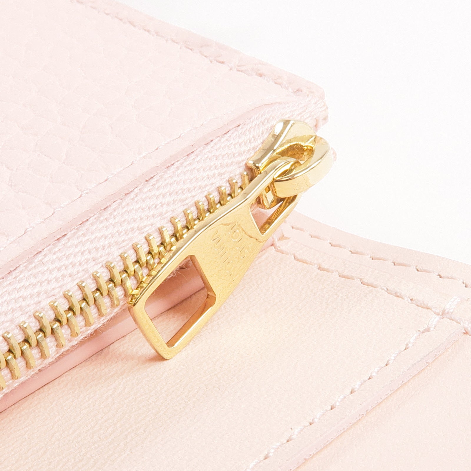 LOUIS VUITTON Taurillon皮革Capucines Compact Wallet金扣錢包