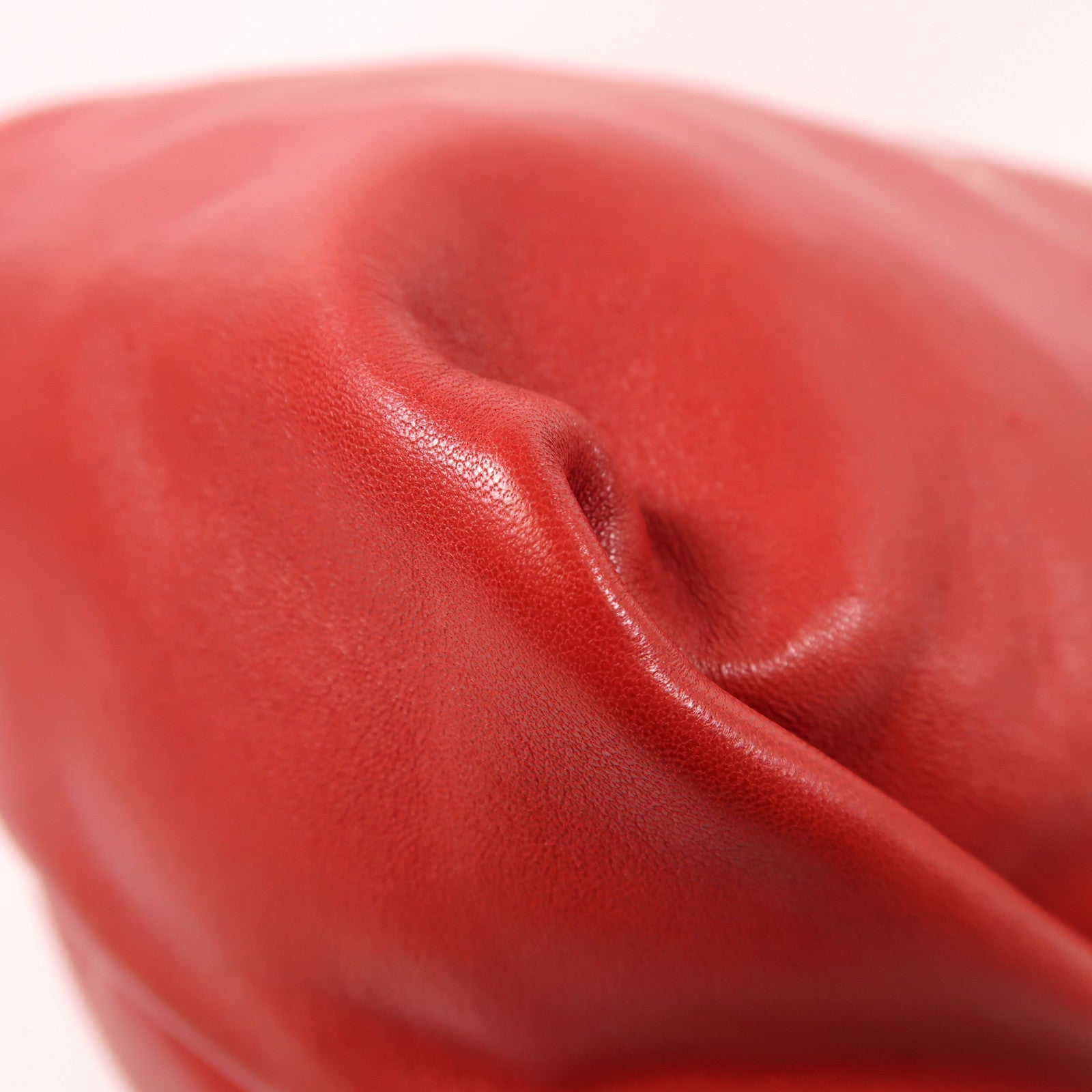 YVES SAINT LAURENT 牛皮皮革Bucket Bag銀扣肩背袋