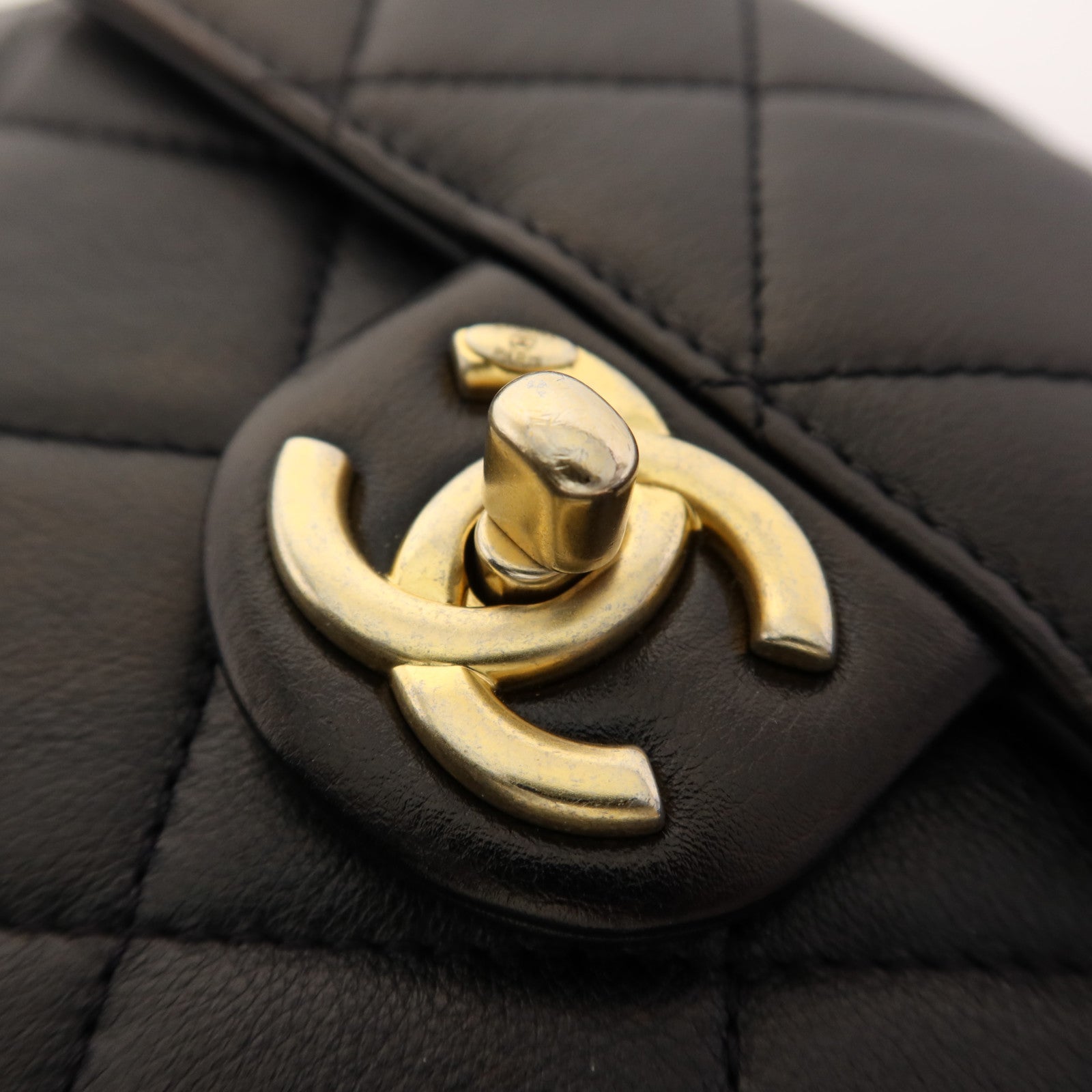 CHANEL 牛皮皮革Chain Shoulder Bag金扣鏈帶肩背袋
