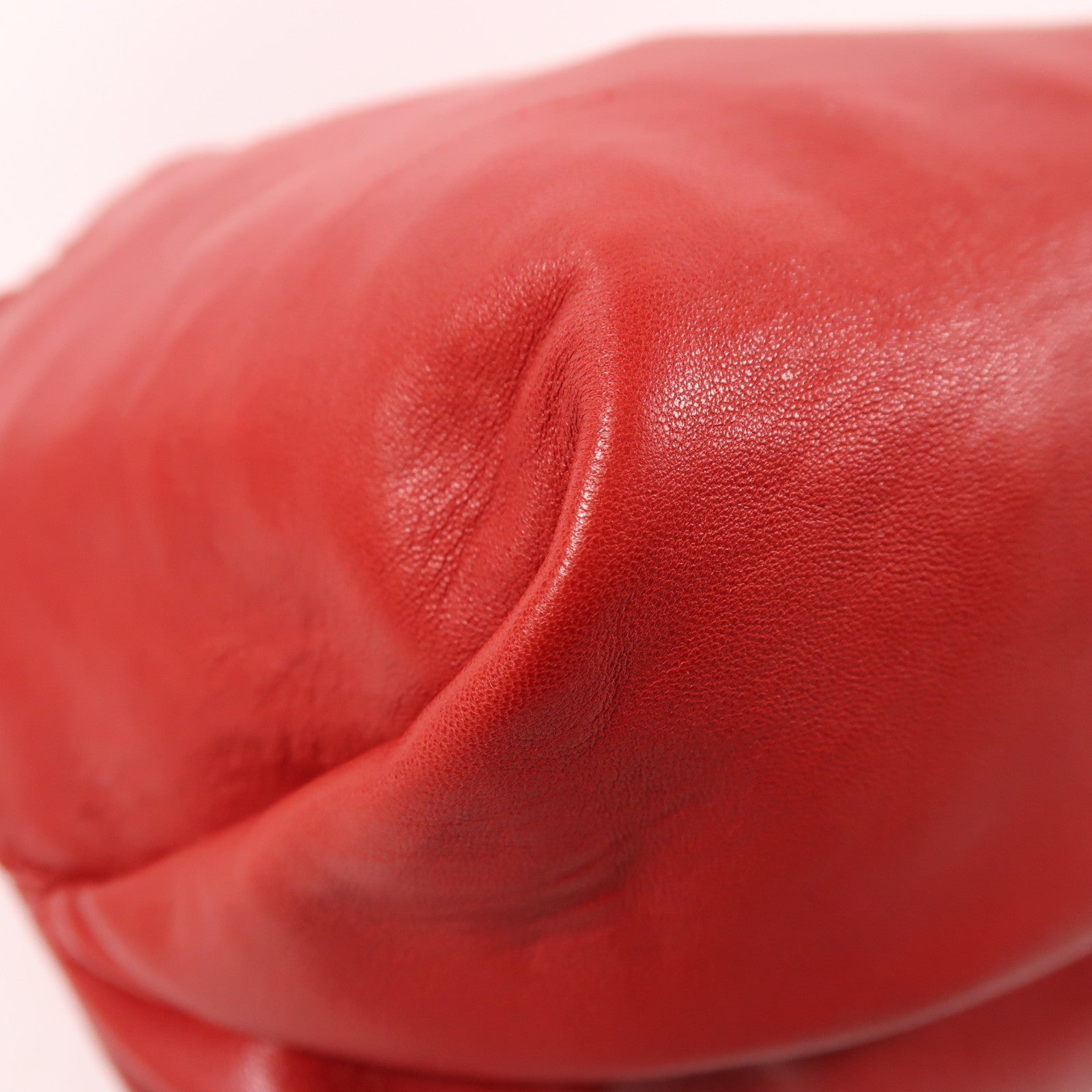 YVES SAINT LAURENT 牛皮皮革Bucket Bag銀扣肩背袋