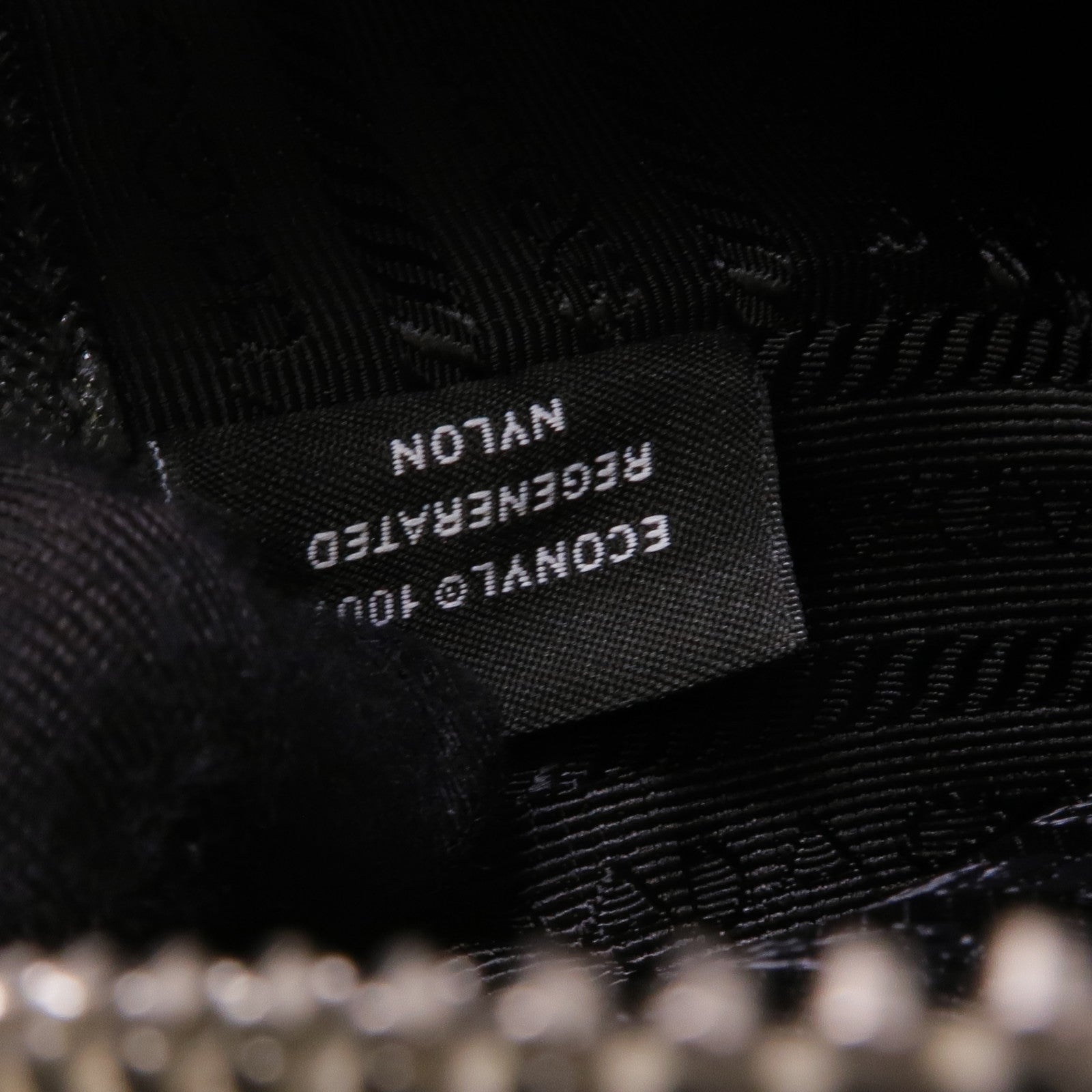 PRADA 尼龍Shoulder Bag銀扣肩背袋