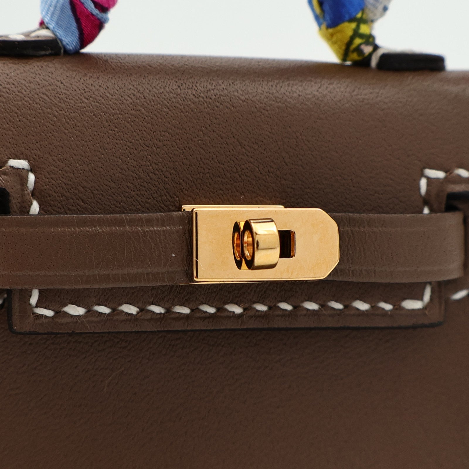 HERMES Tadelakt皮革Kelly Twilly Bag Charm金扣掛飾Etoupe