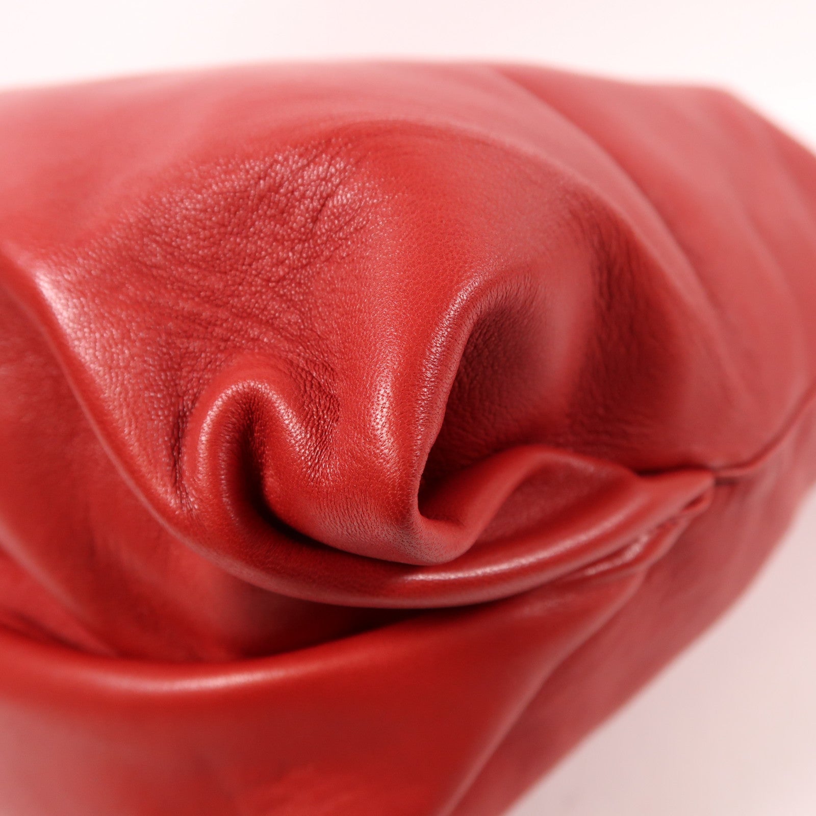 YVES SAINT LAURENT 牛皮皮革Bucket Bag銀扣肩背袋