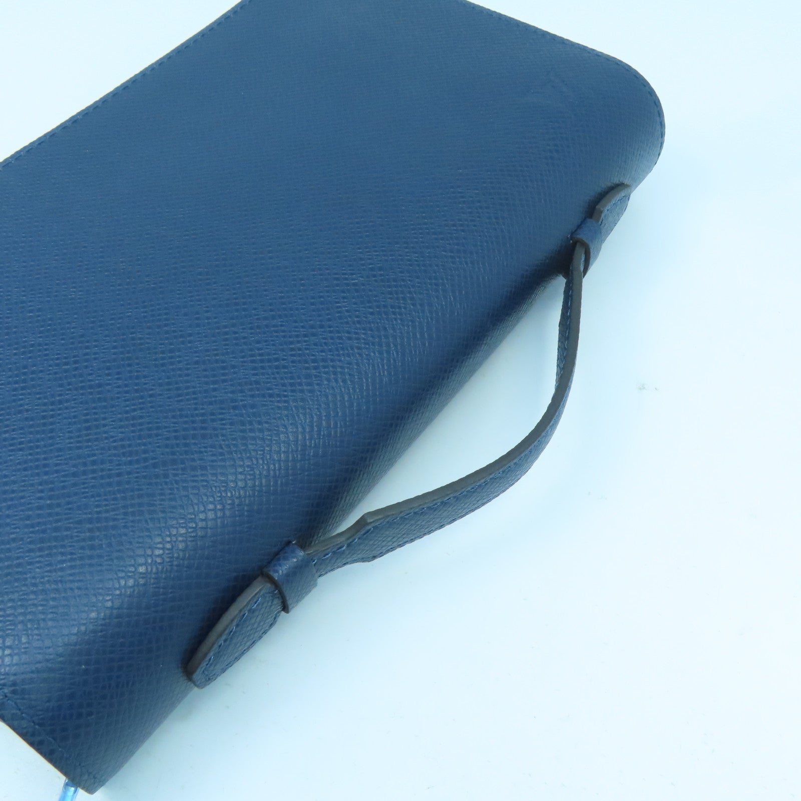 LOUIS VUITTON 【激減優惠】Taiga皮革Zippy XL銀扣手挽袋藍色