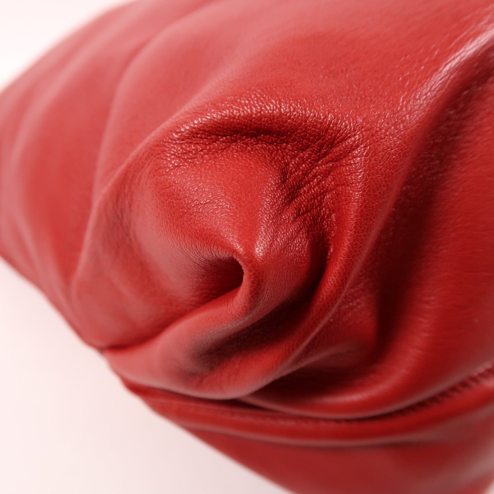 YVES SAINT LAURENT 牛皮皮革Bucket Bag銀扣肩背袋