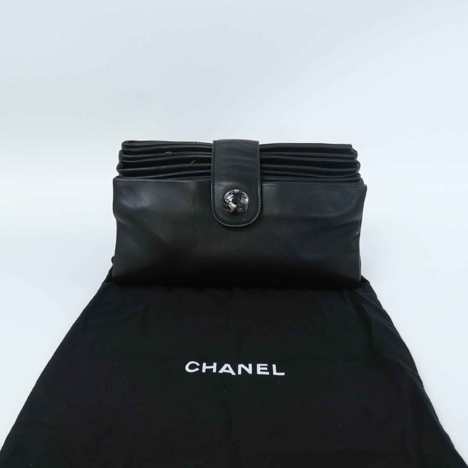 CHANEL 【激減優惠】羊皮皮革Clutch Bag銀扣手拿包黑色