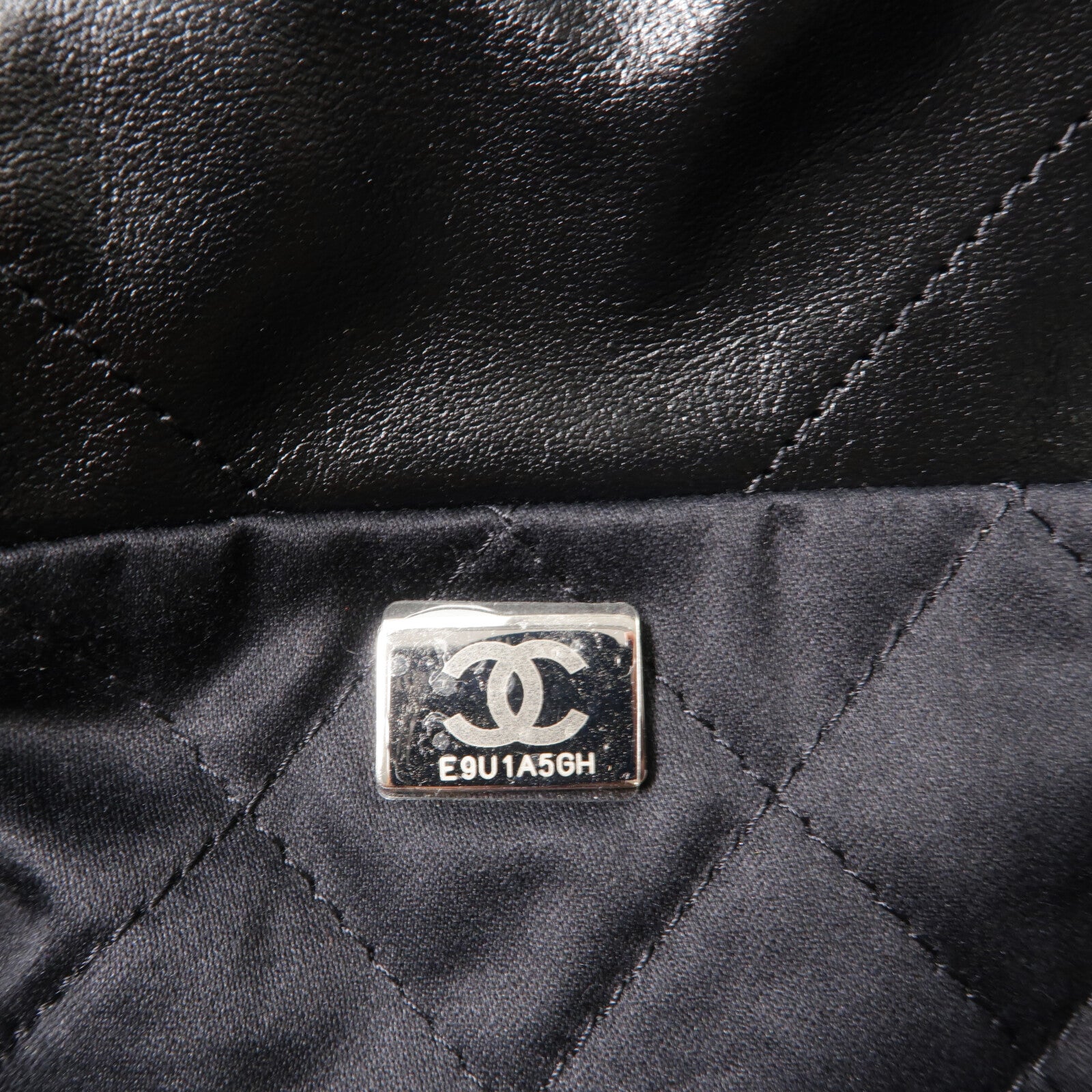 CHANEL 牛皮皮革Chanel 22 Small鏈帶肩背袋