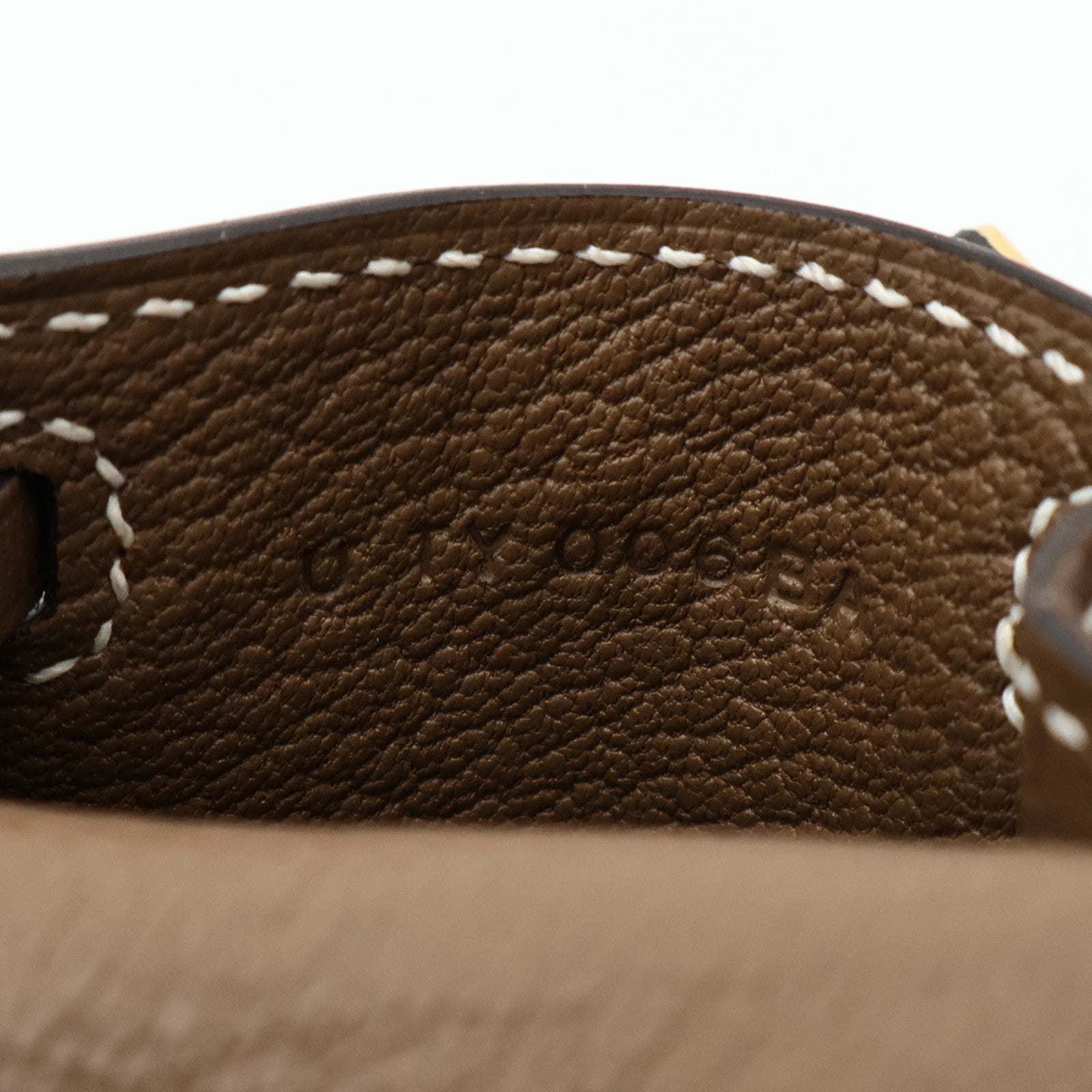 HERMES Tadelakt皮革Kelly Twilly Bag Charm金扣掛飾Etoupe