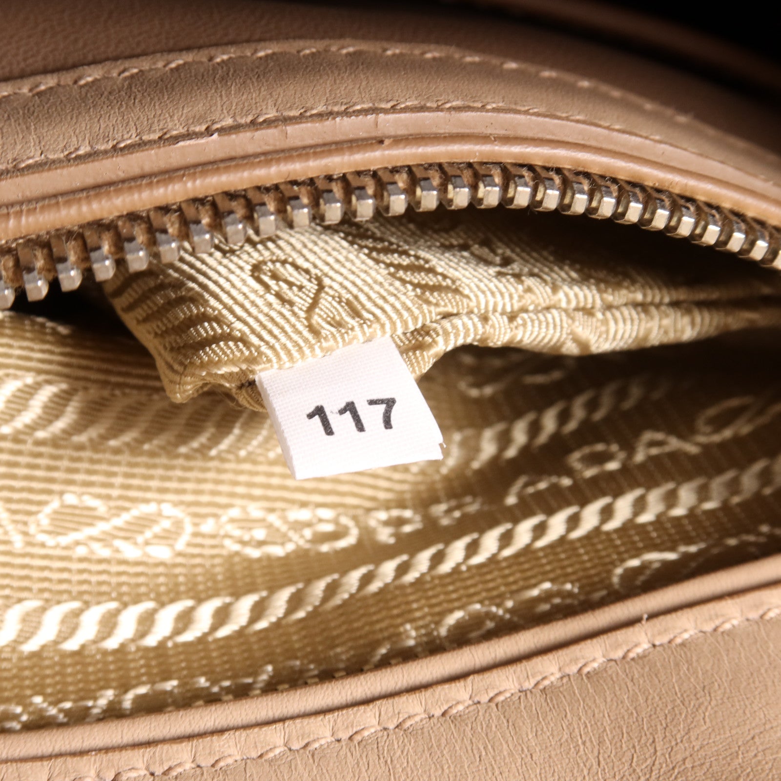 PRADA 牛皮皮革2 Way Shoulder銀扣手挽肩背兩用袋