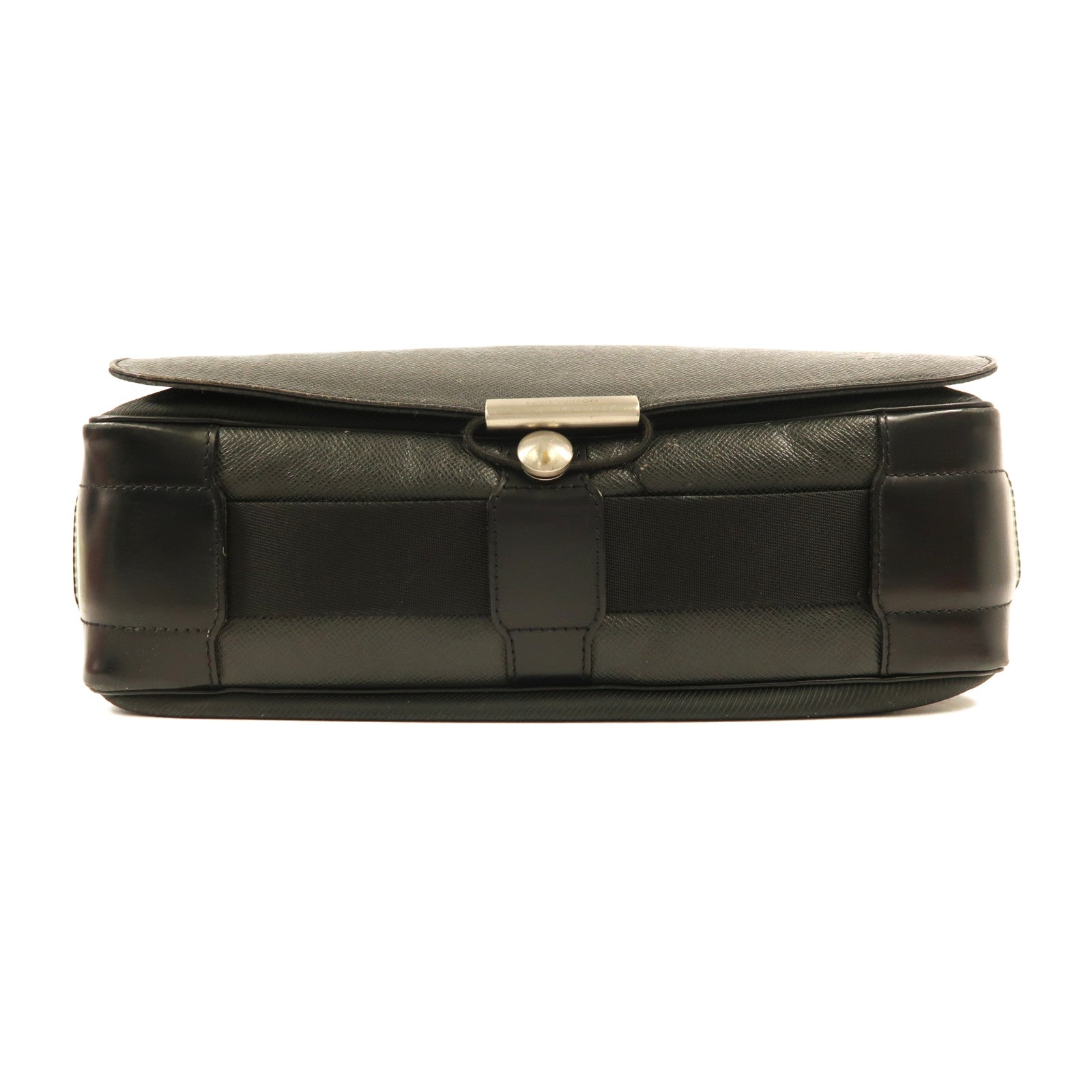 LOUIS VUITTON Taiga Victor銀扣肩背袋