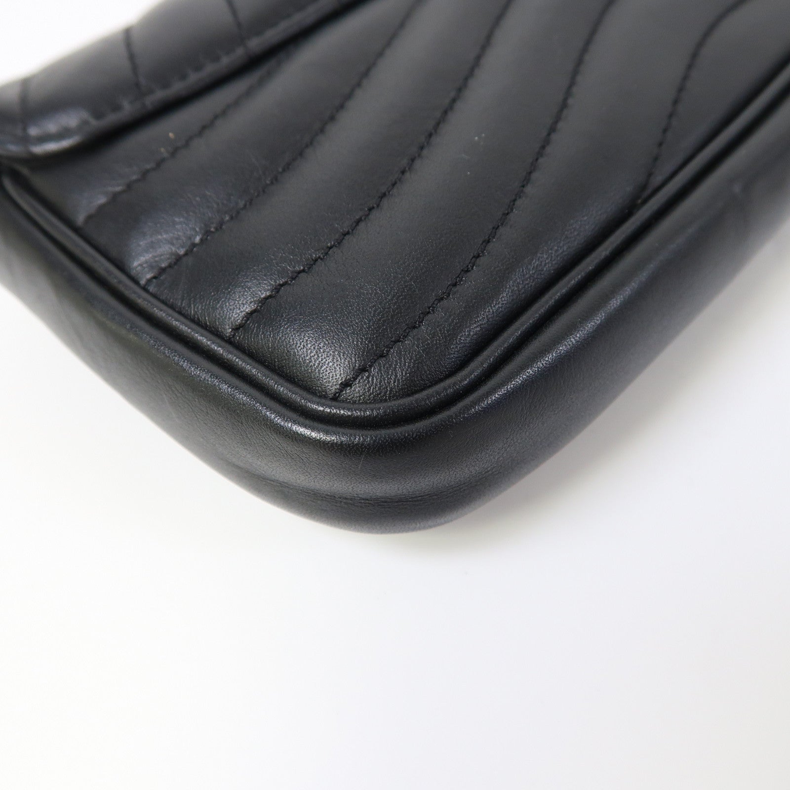 LOUIS VUITTON 牛皮皮革New Wave WOC金扣鏈帶肩背袋黑色