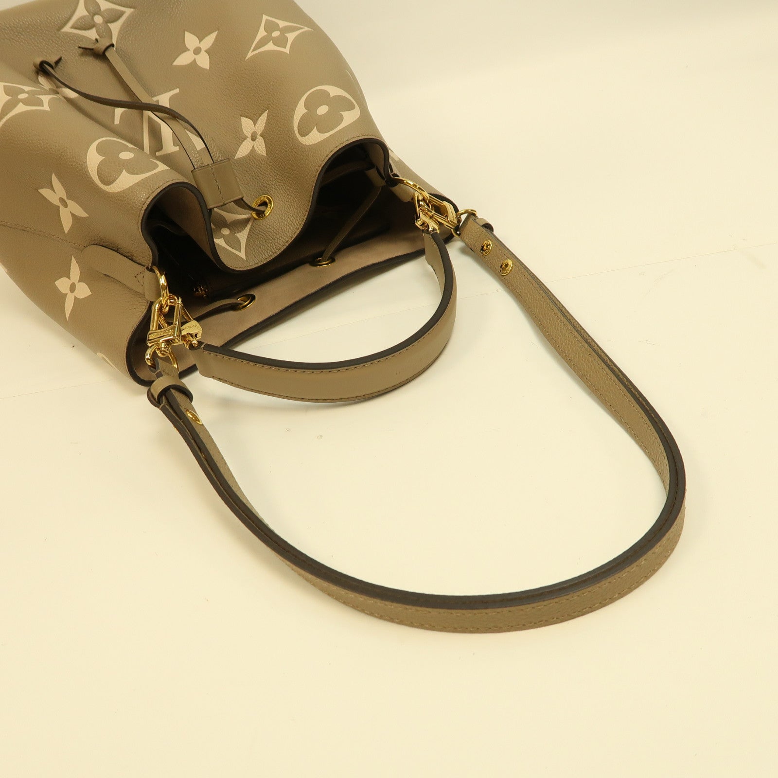 LOUIS VUITTON Monogram Empreinte Neo Noe手挽肩背兩用袋米色/米白色