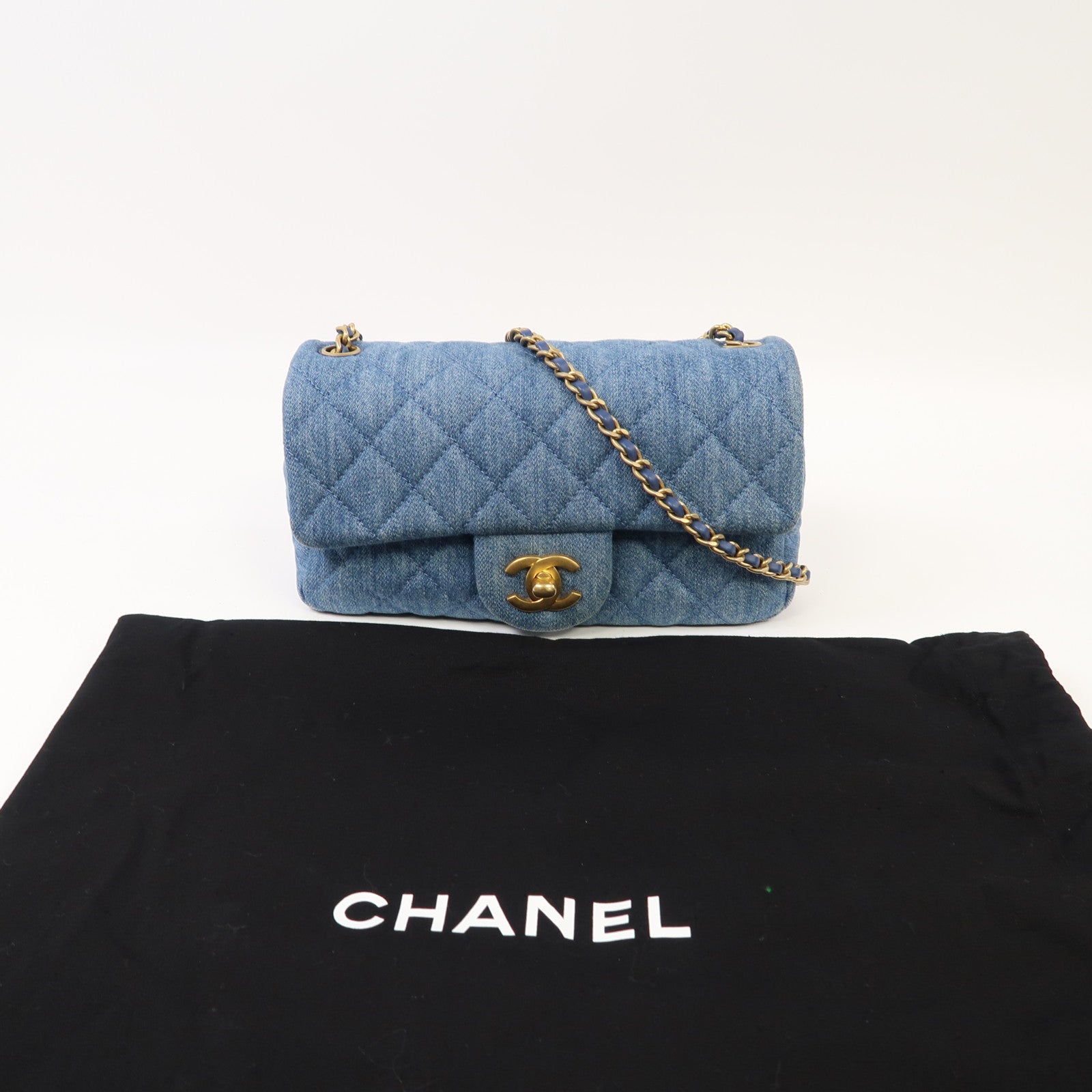 CHANEL 牛仔布Classic Flap 20cm金扣鏈帶肩背袋藍色