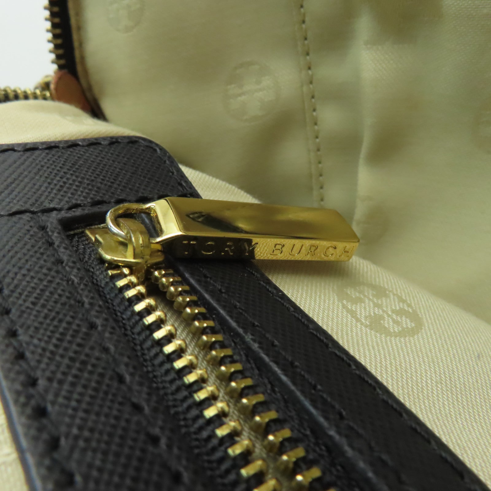 Tory Burch 【激減優惠】牛皮皮革Hand Bag金扣手挽袋黑色