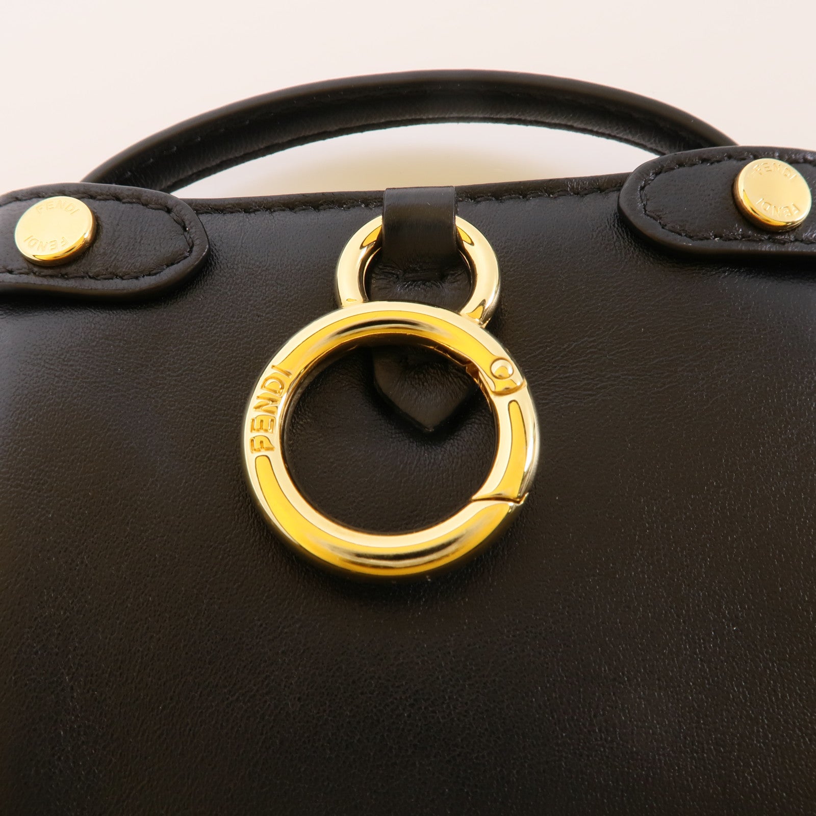 FENDI 皮革Peekaboo Bag Charm金扣掛飾黑色