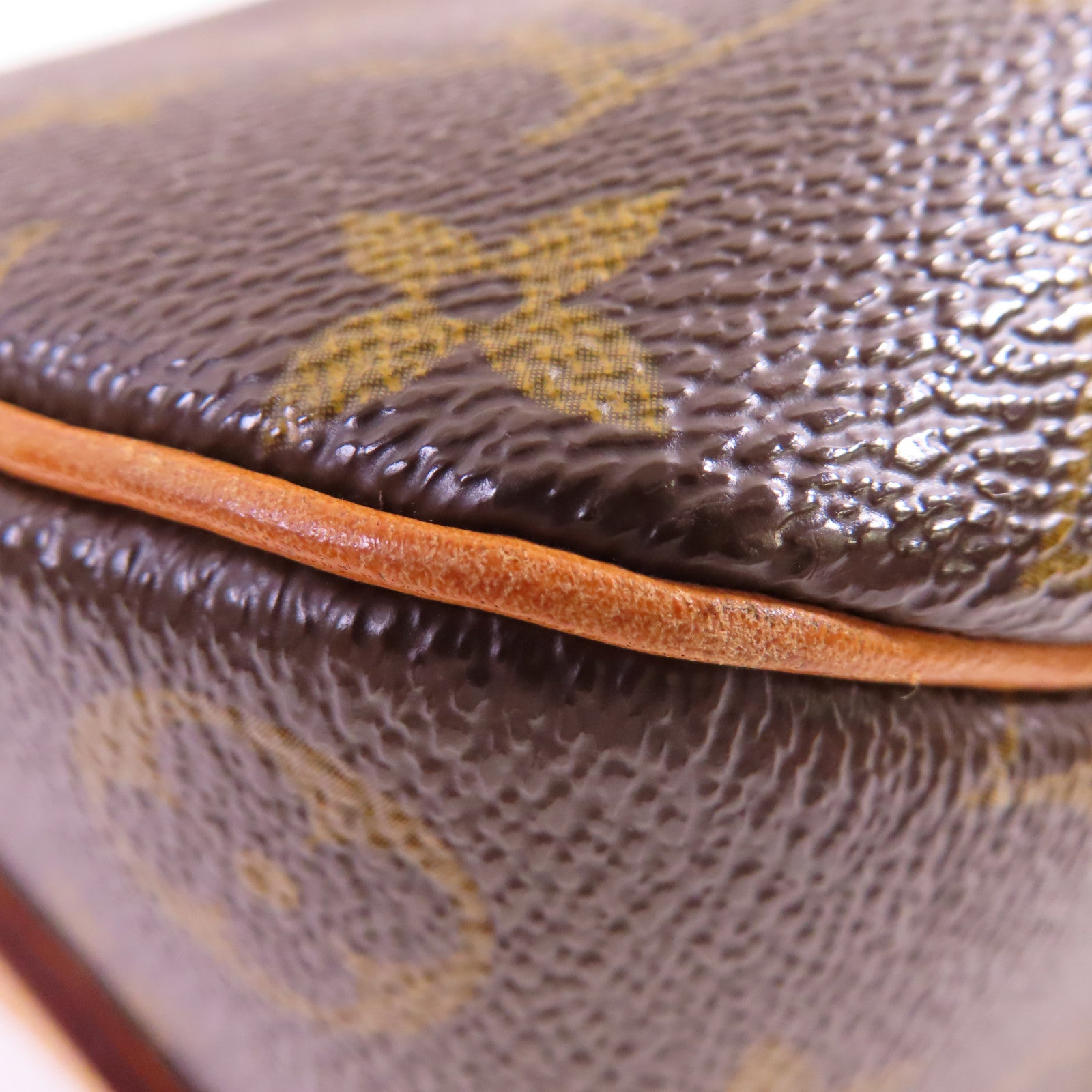 LOUIS VUITTON Monogram Blois Shoulder Bag金扣肩背袋啡色