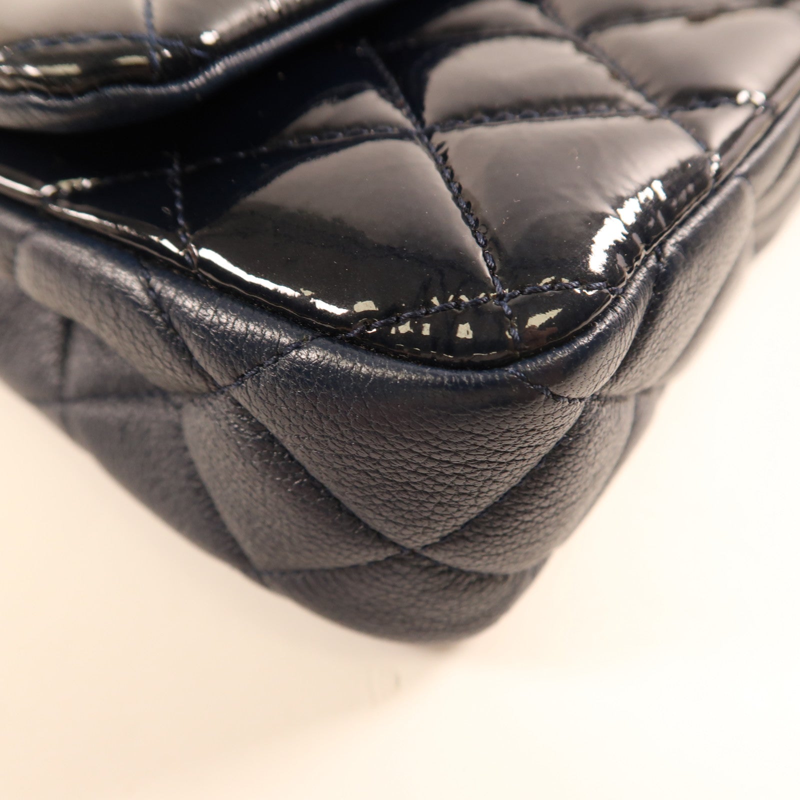 CHANEL 漆皮皮革Chain Shoulder金扣鏈帶肩背袋