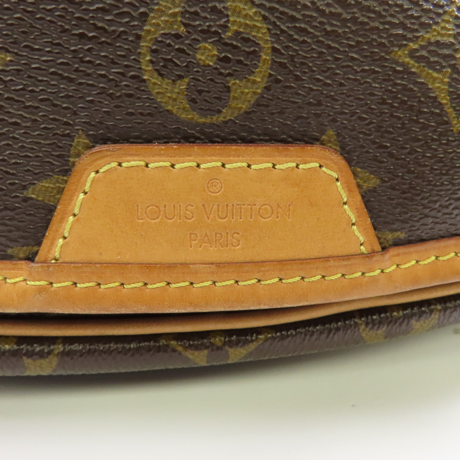 LOUIS VUITTON Monogram Menilmontant MM金扣肩背袋啡色