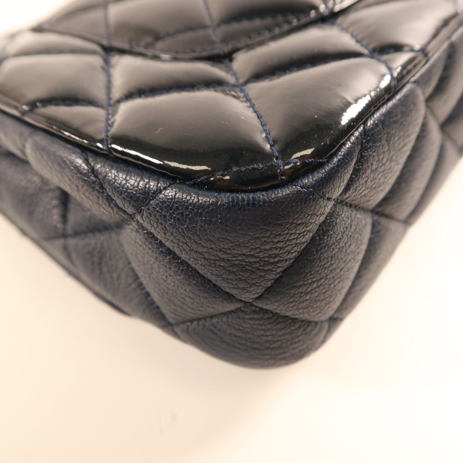 CHANEL 漆皮皮革Chain Shoulder金扣鏈帶肩背袋