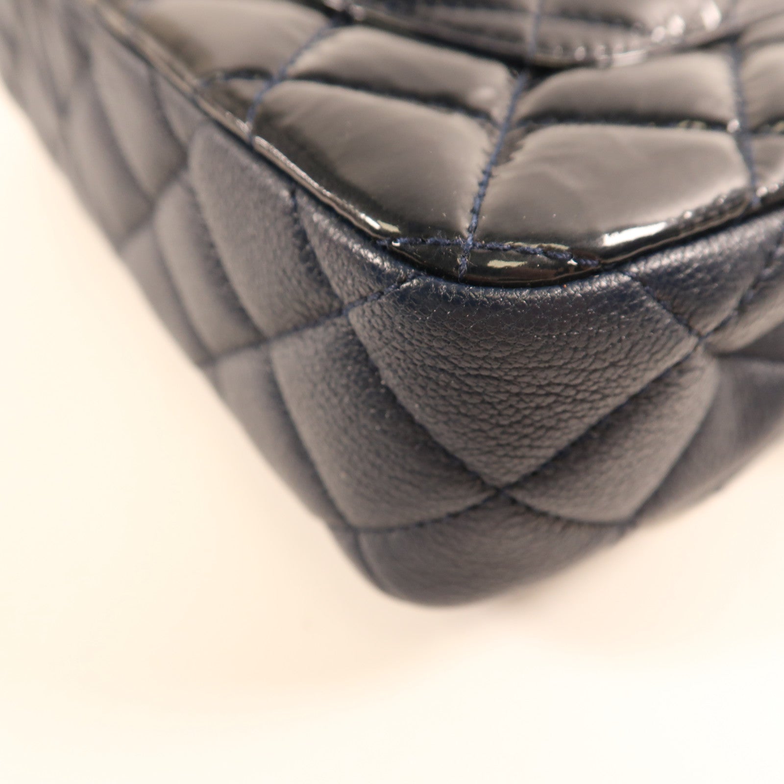 CHANEL 漆皮皮革Chain Shoulder金扣鏈帶肩背袋