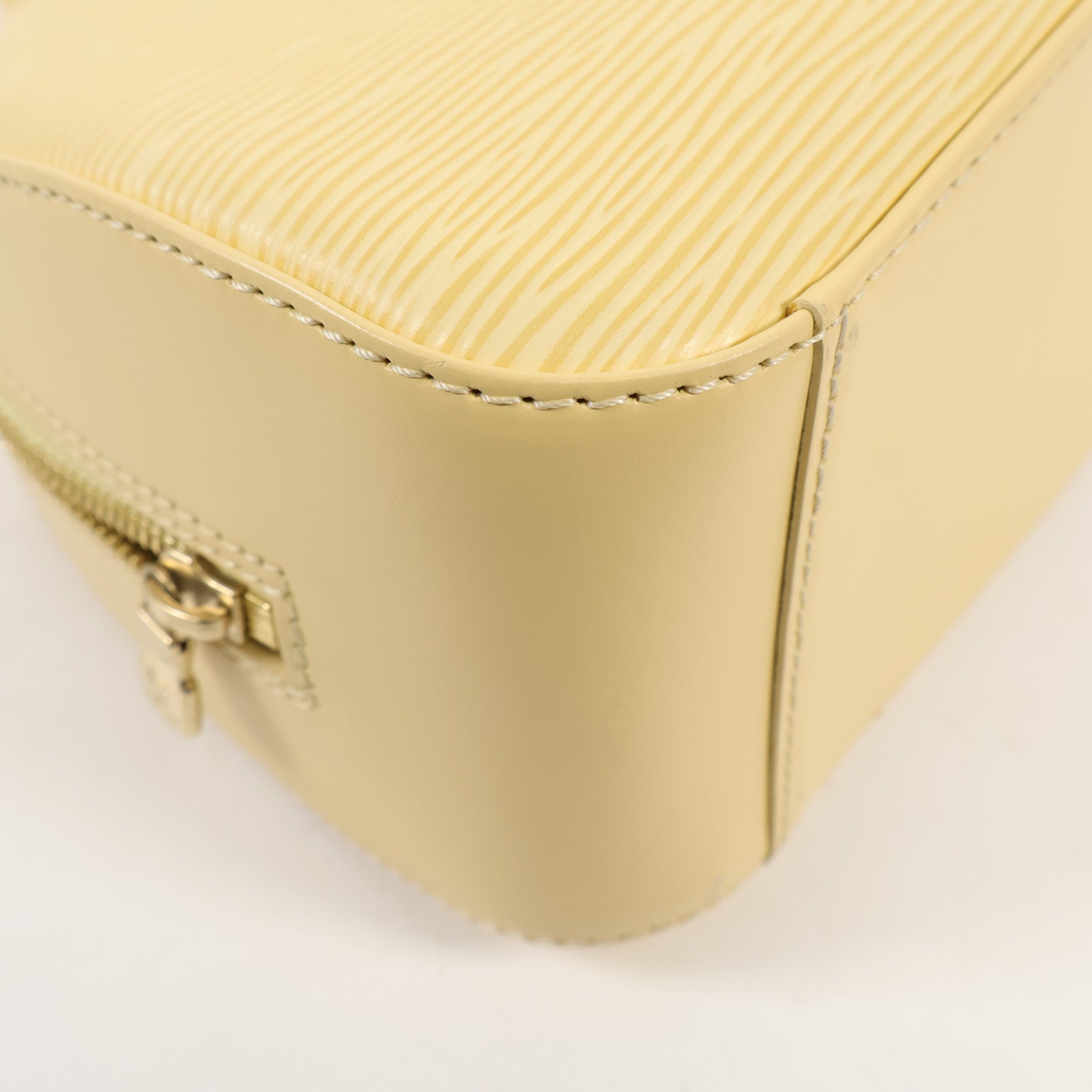 LOUIS VUITTON Epi Jasmine金扣手挽袋