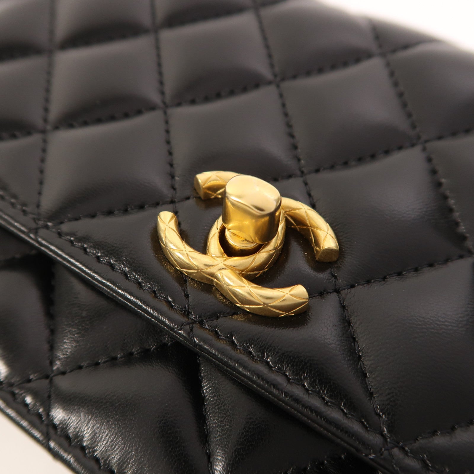 CHANEL 羊皮皮革WOC Wallet On Chain金扣鏈帶肩背袋