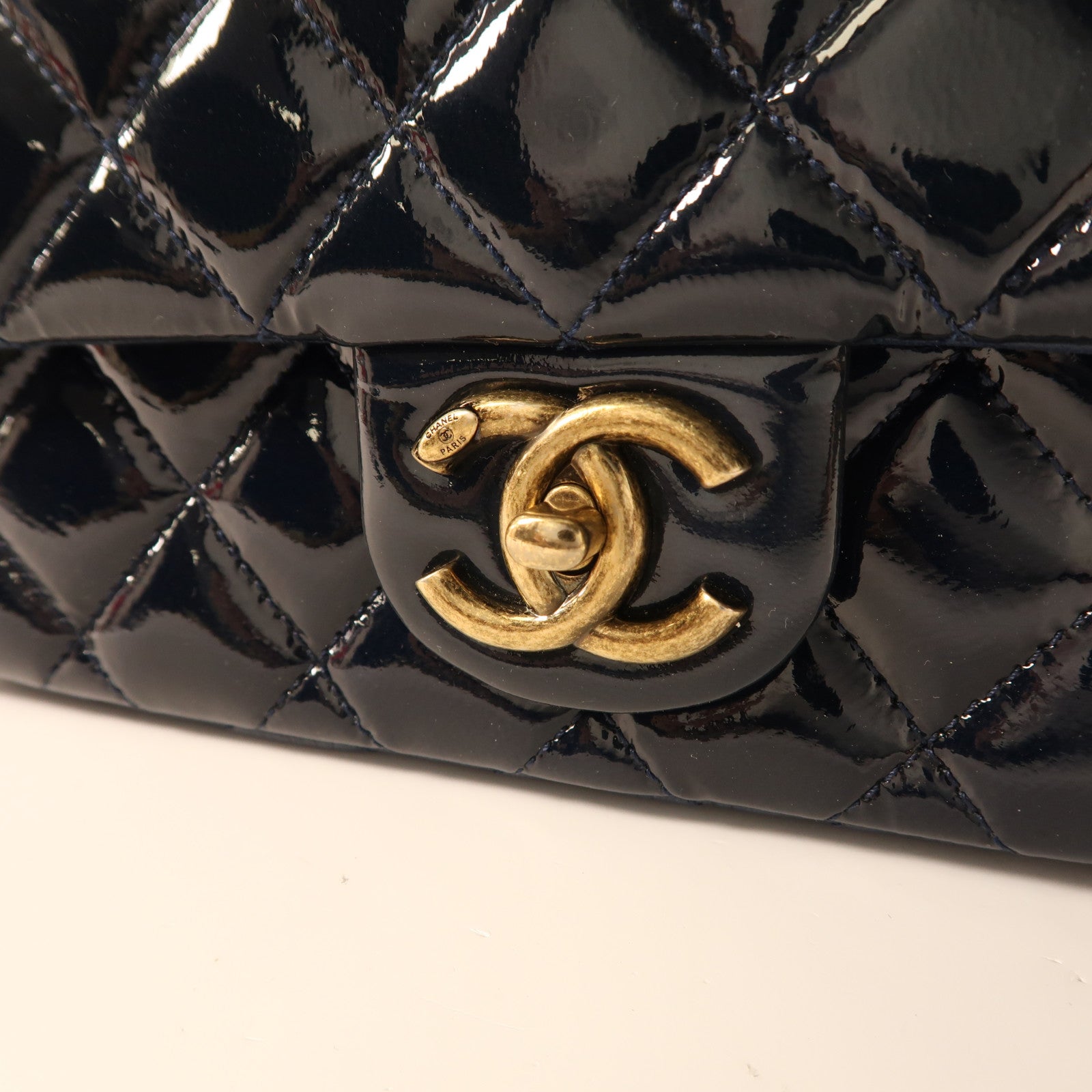 CHANEL 漆皮皮革Chain Shoulder金扣鏈帶肩背袋