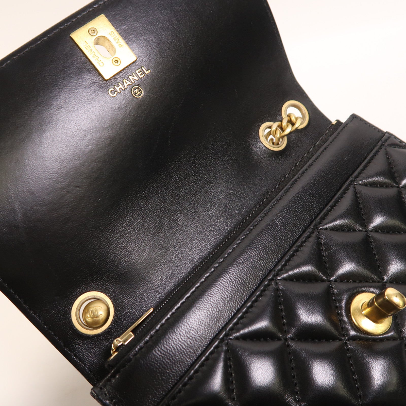 CHANEL 羊皮皮革WOC Wallet On Chain金扣鏈帶肩背袋