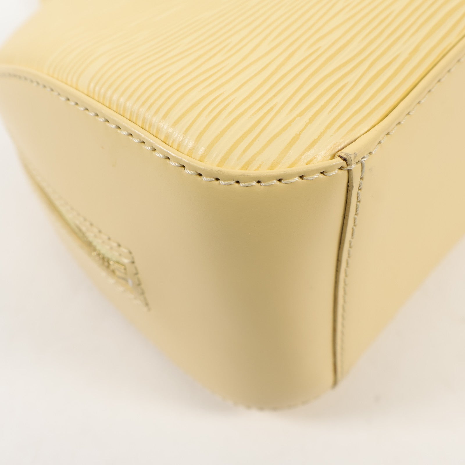 LOUIS VUITTON Epi Jasmine金扣手挽袋