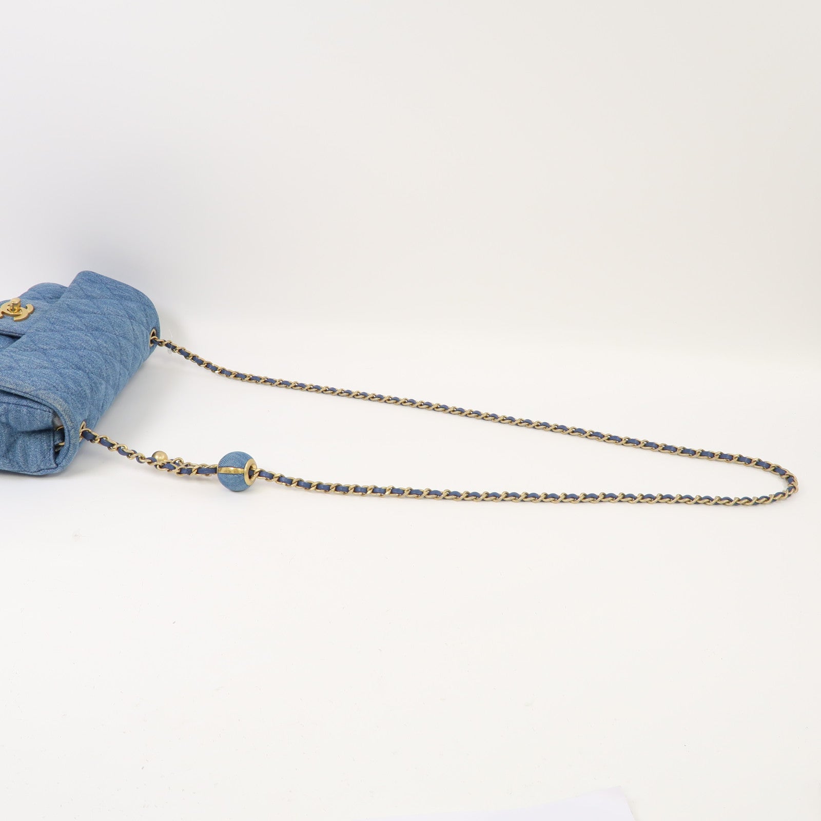 CHANEL 牛仔布Classic Flap 20cm金扣鏈帶肩背袋藍色